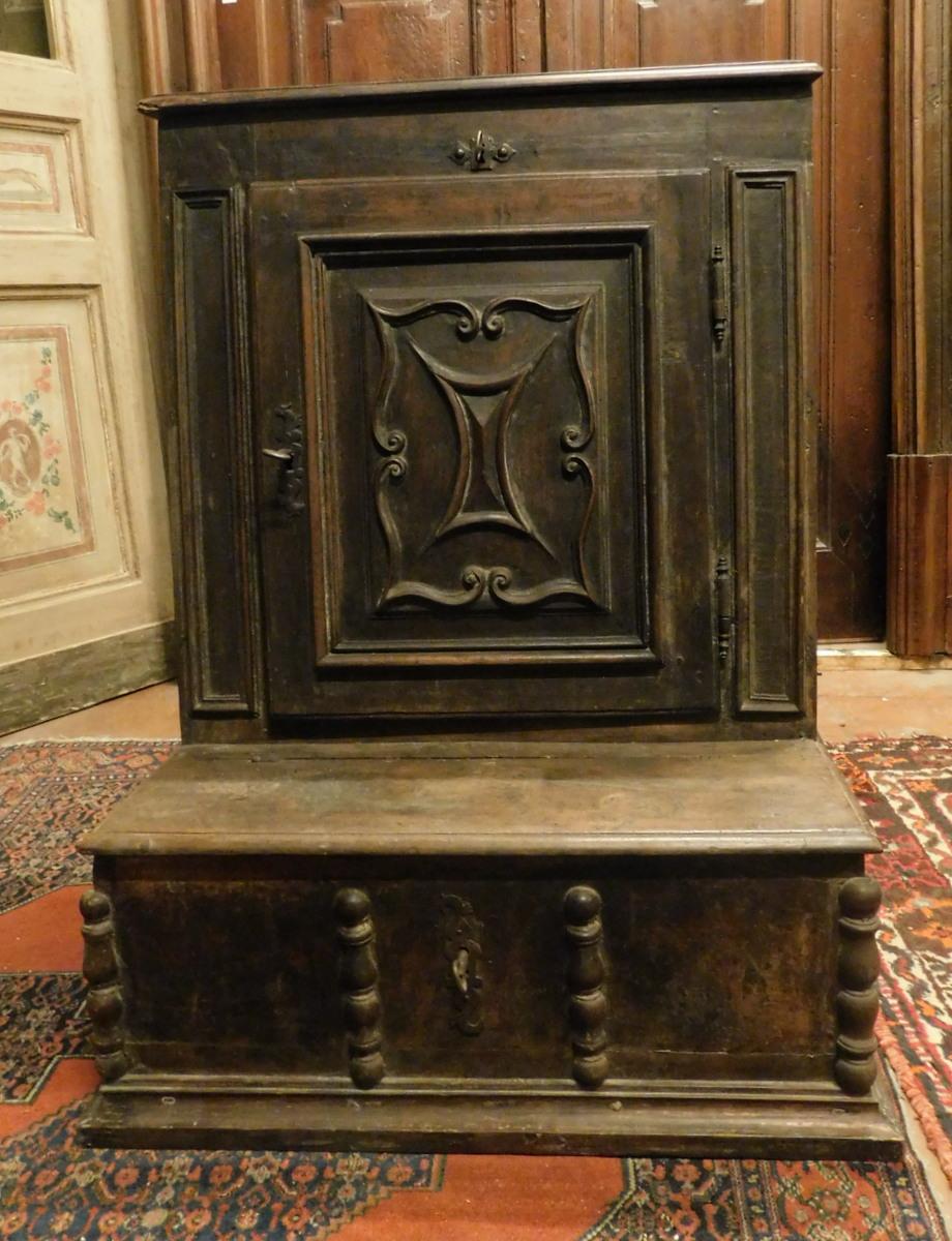 Antique walnut kneeler, pray to god, hand-carved with period tiles, has a front door and can act as a container cabinet, very old, completely hand-built in the 17th century, from Piedmont (Italy), maximum size cm W 71 x H 98 x D base 60 cm (D upper