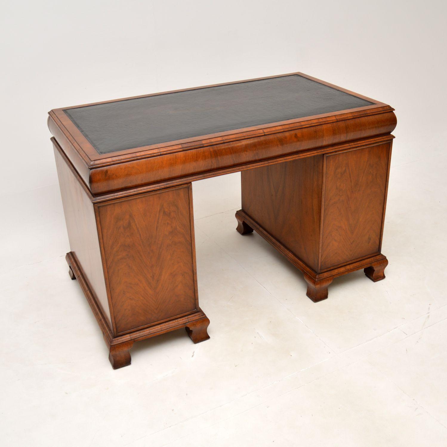 Antique Walnut Leather Top Pedestal Desk In Good Condition For Sale In London, GB