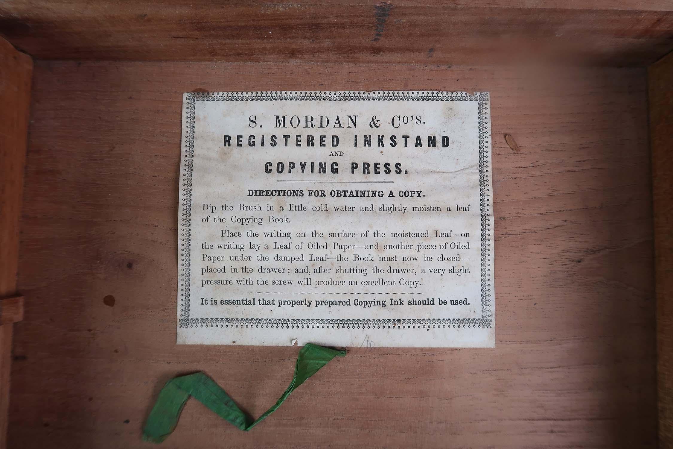 Antique Walnut Letter Box And Copying Press By Mordan. English Dated 1856 in vendita 5