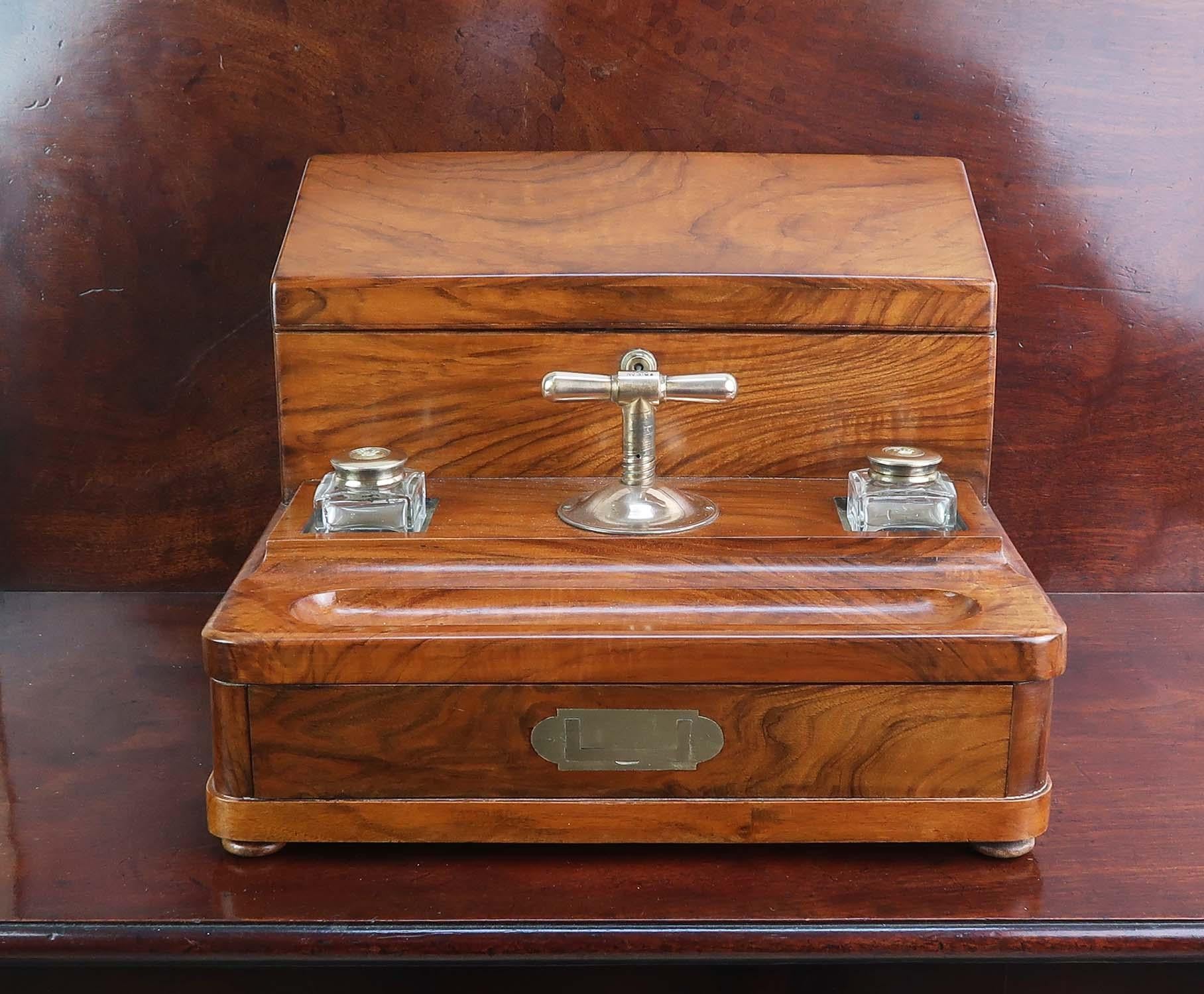 Inglese Antique Walnut Letter Box And Copying Press By Mordan. English Dated 1856 in vendita