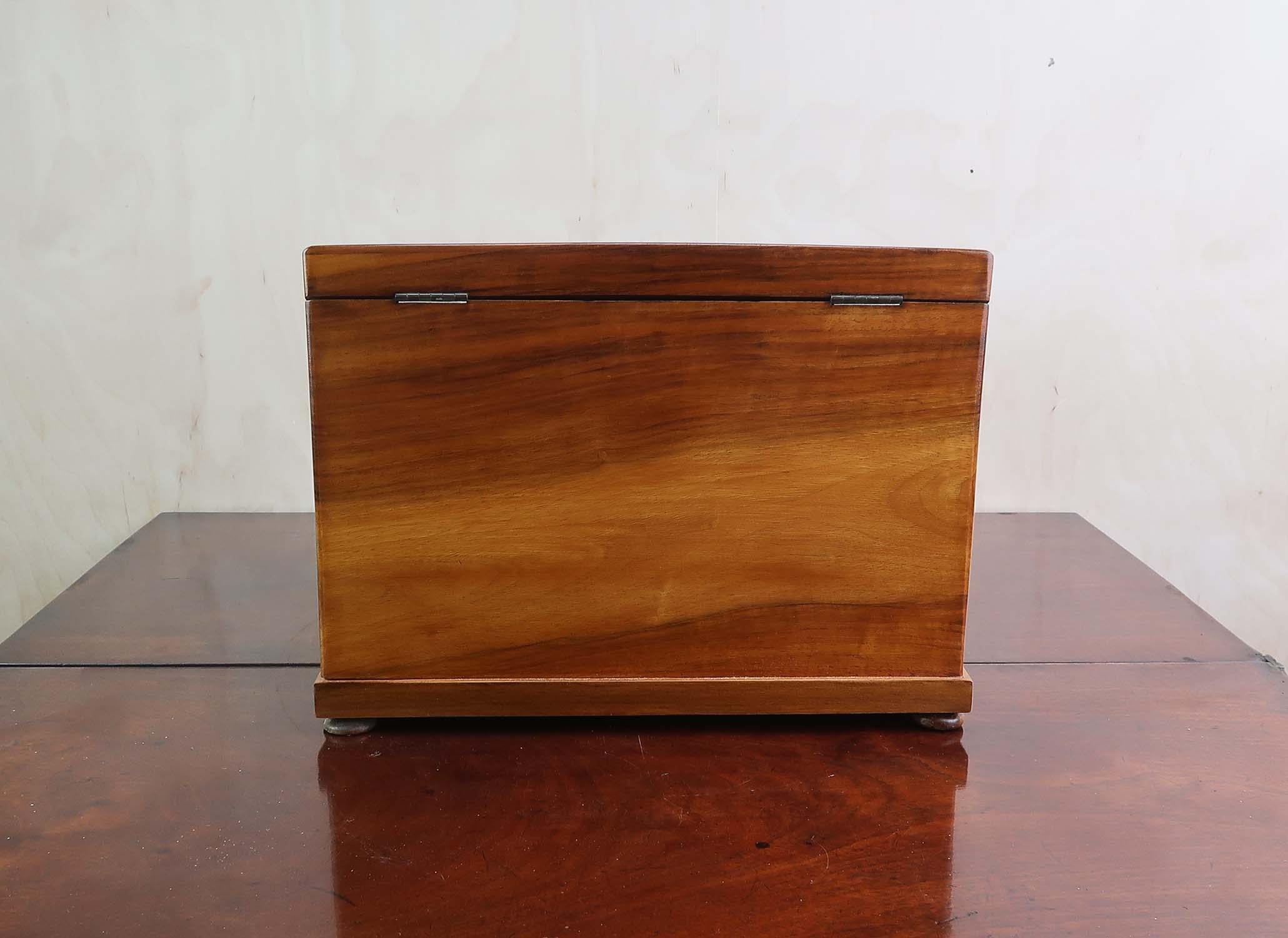 Lucidato Antique Walnut Letter Box And Copying Press By Mordan. English Dated 1856 in vendita