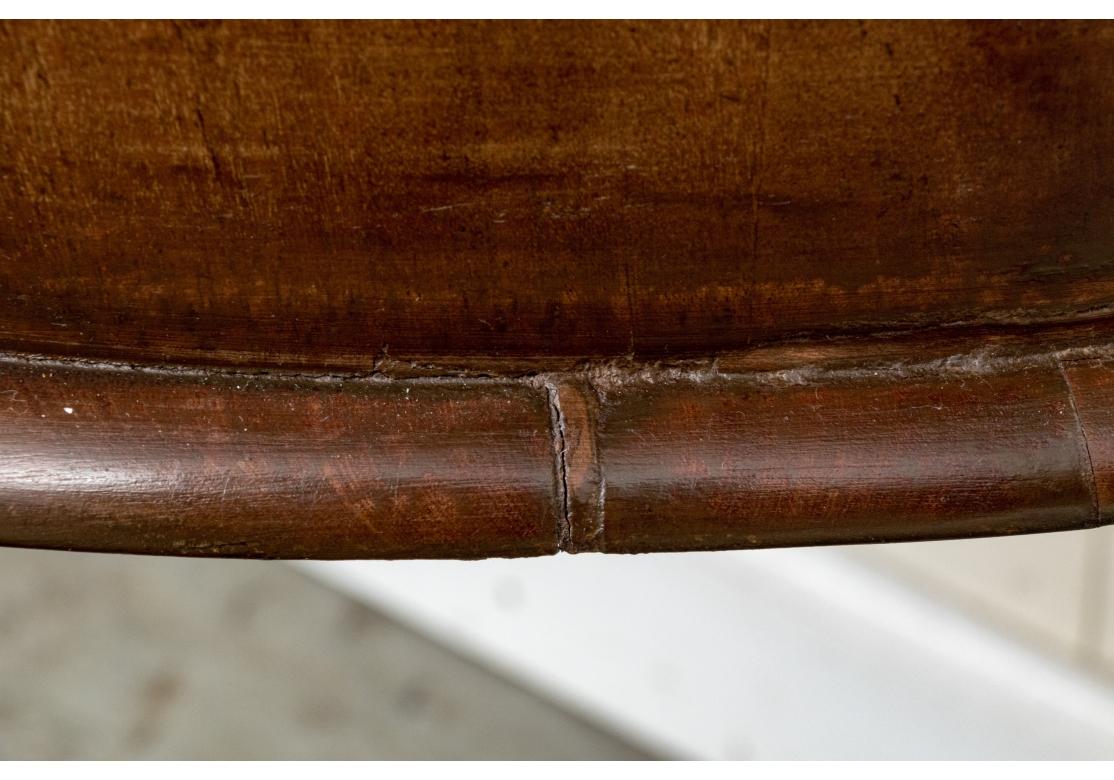 Table démilunie à plateau relevé en noyer ancien de style géorgien en vente 4