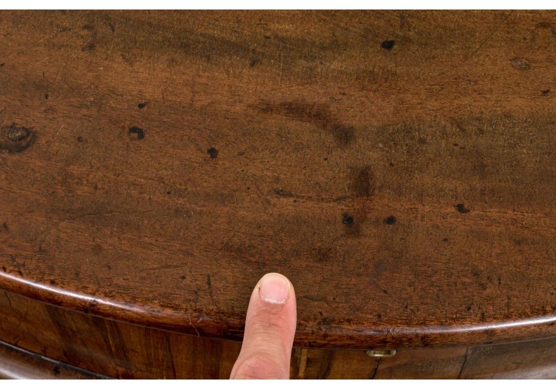 Table démilunie à plateau relevé en noyer ancien de style géorgien en vente 1