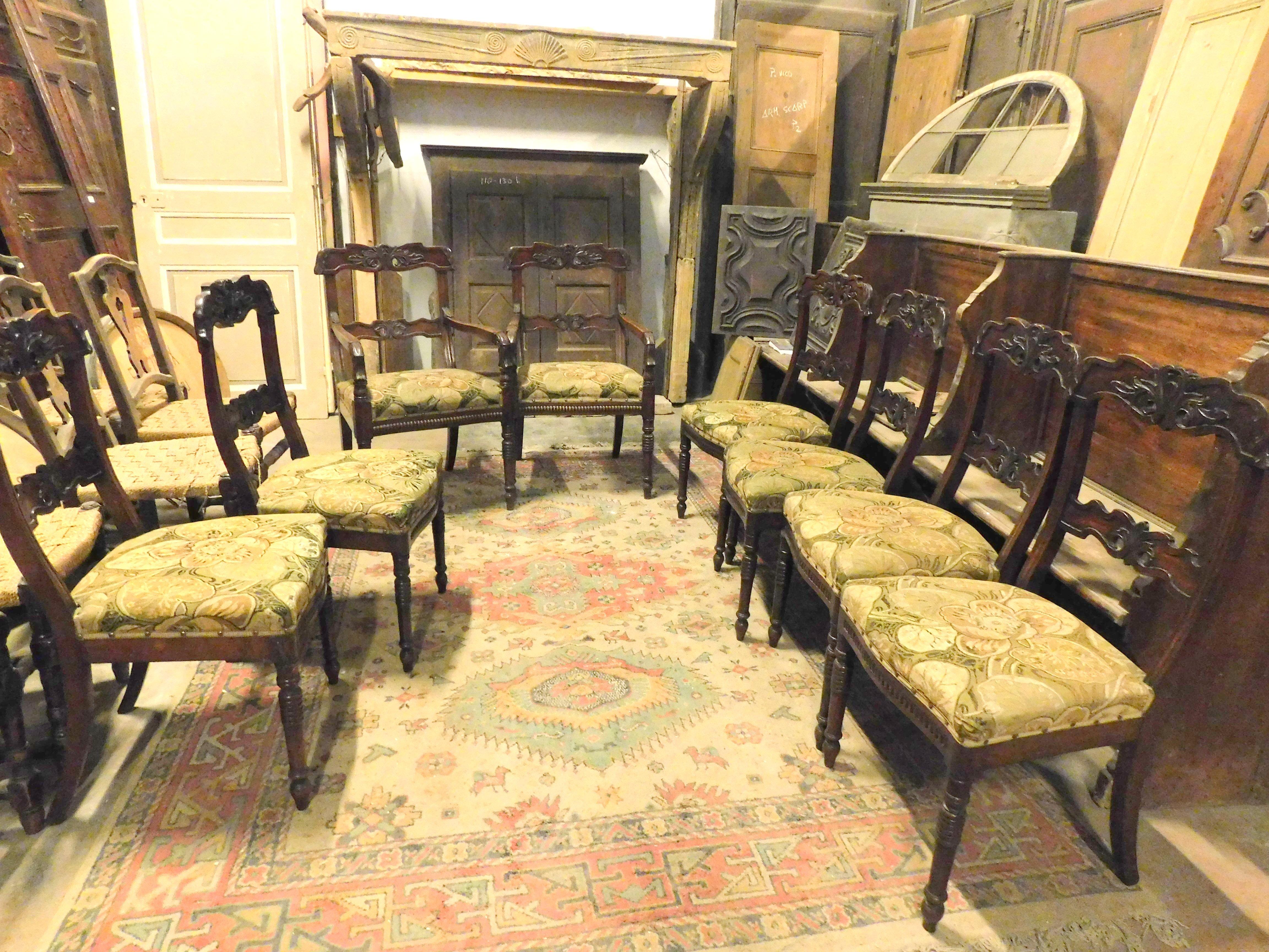 Antique living room in walnut, set consisting of 6 chairs and 2 armchairs, all with fabric in the original seat with typical floral decoration of the time, built for a home living room from the early 1800s, in Piedmont, Italy.
Ideal for setting up