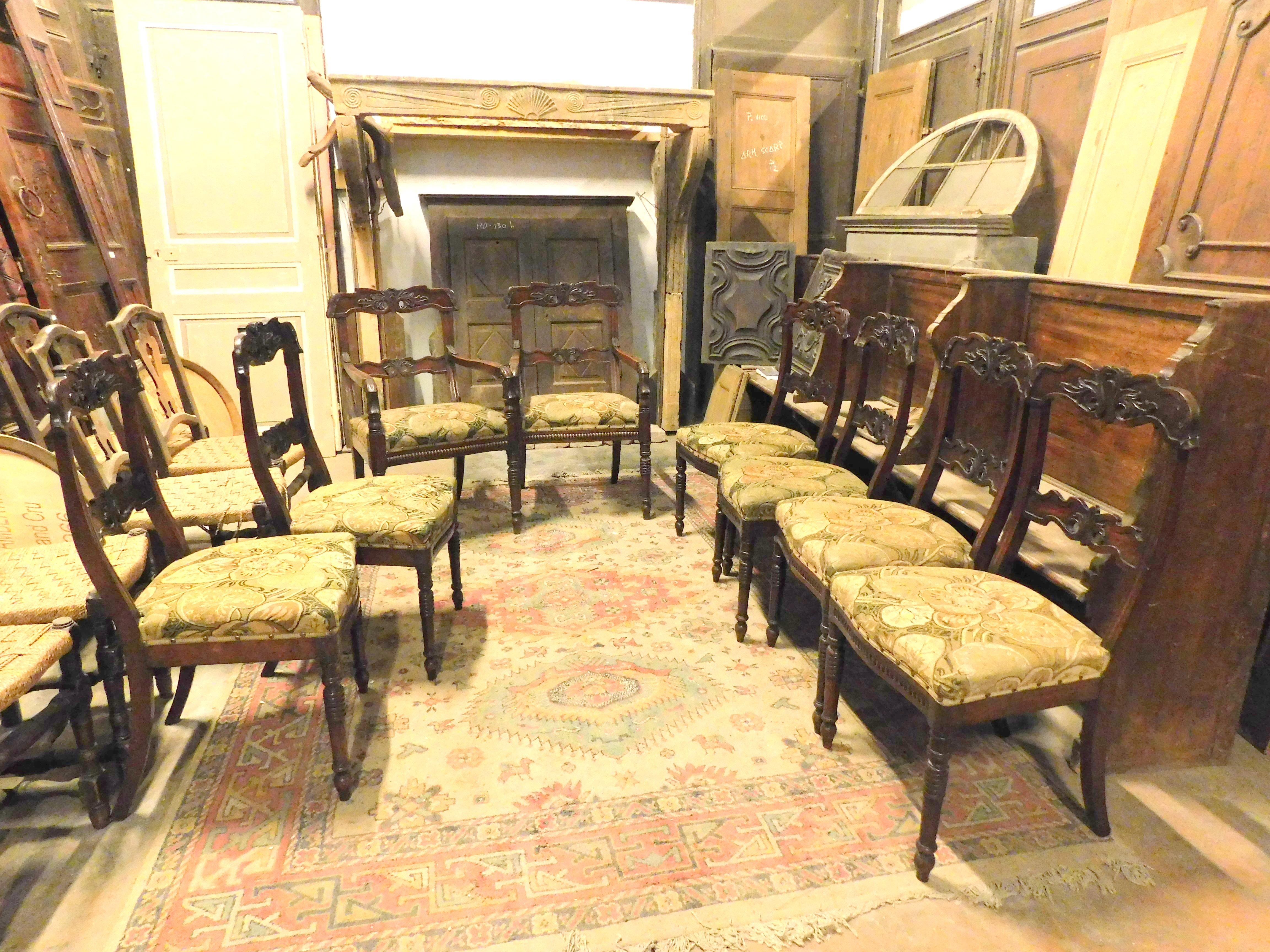 Italian Antique Walnut Living Room Set of 6 Chairs and 2 Armchairs, 19th Century Italy