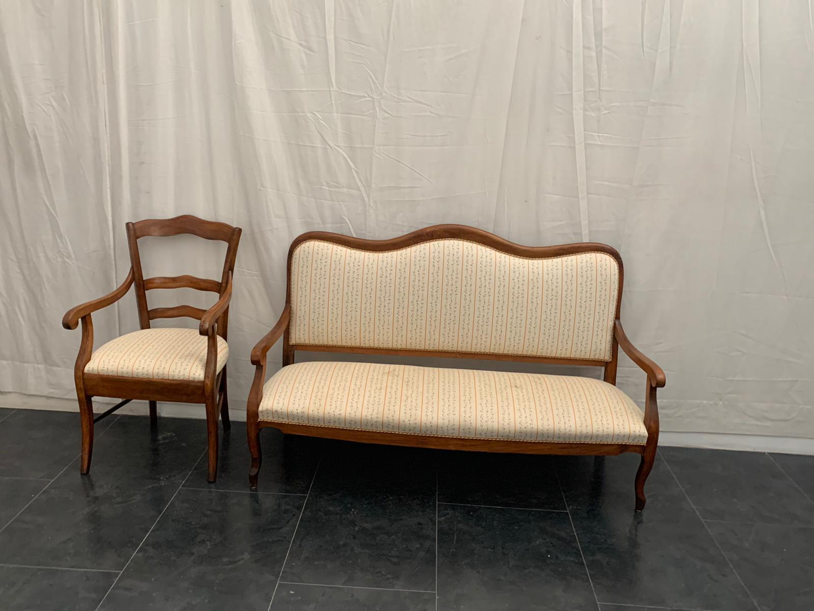 Antiker Sessel aus Nussbaum (Stoff) im Angebot