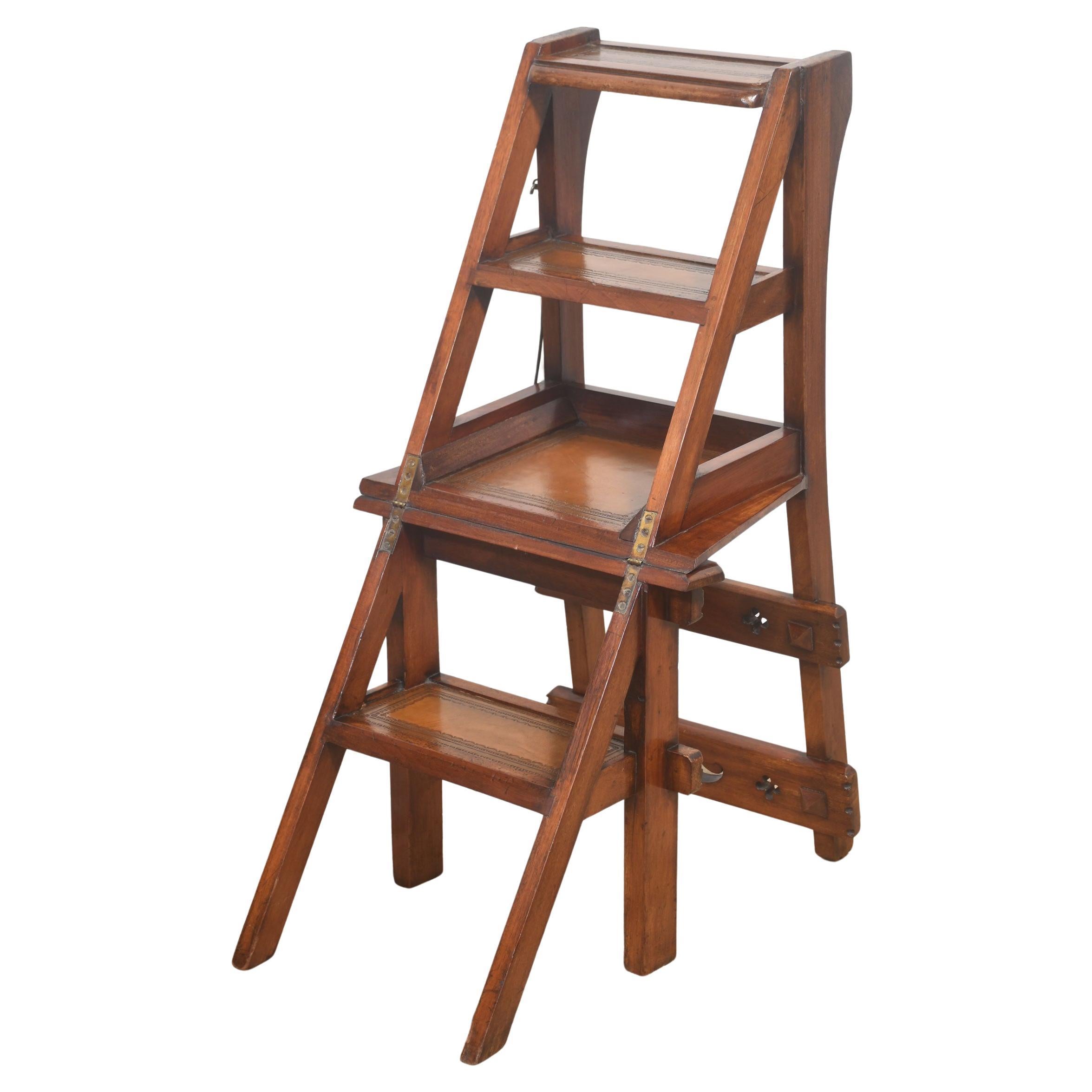 Chaise de bibliothèque ancienne en noyer métamorphique en vente