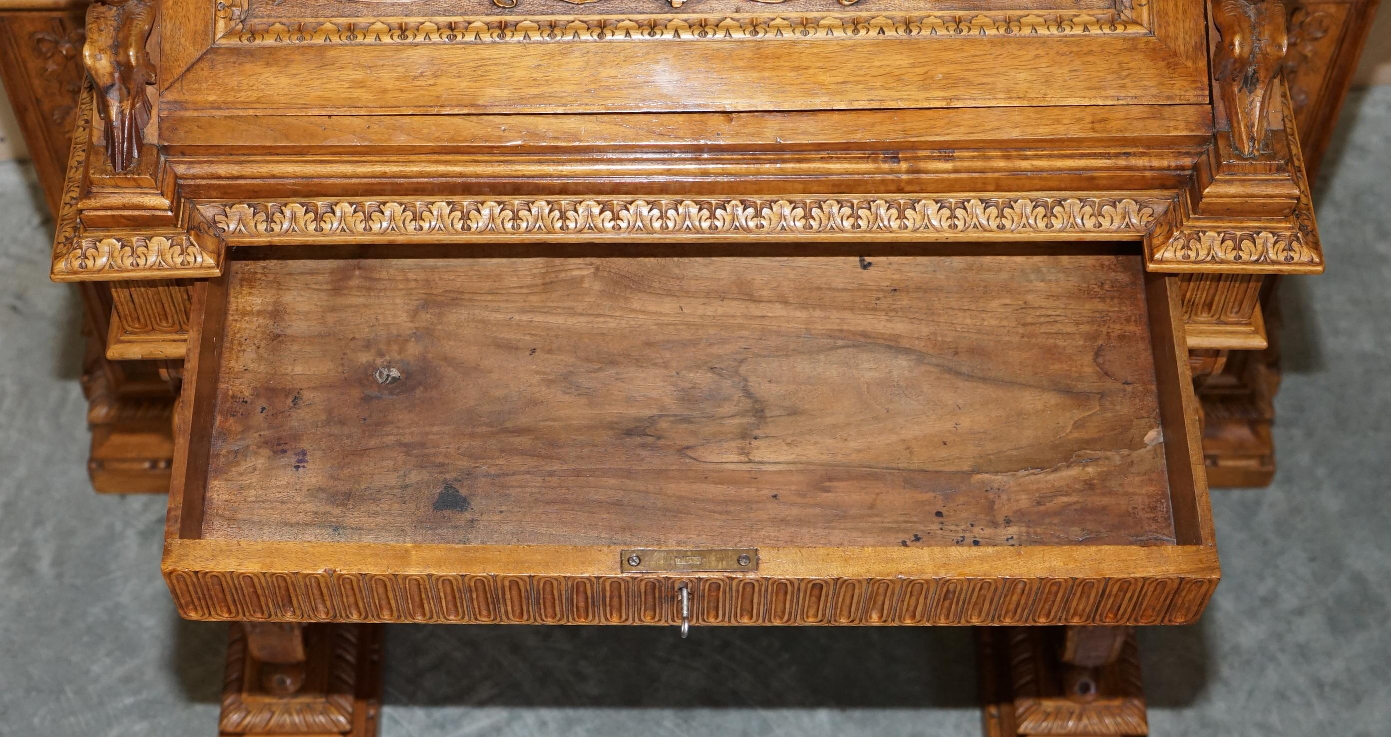 Antiker handgeschnitzter italienischer Davenport-Schreibtisch aus Nussbaum in Museumsqualität, antik im Angebot 12