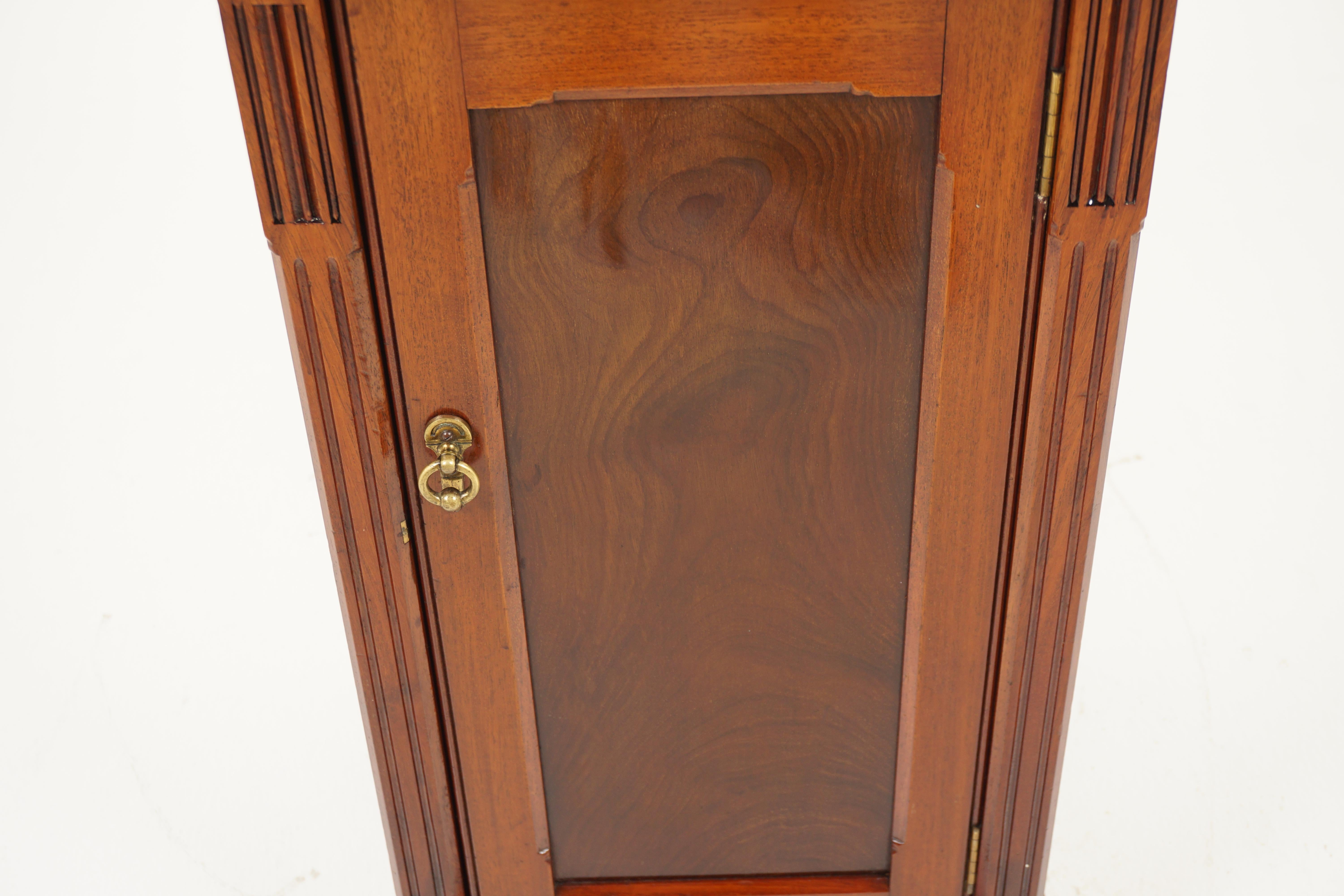 Antique Walnut Nightstand, Victorian Bedside & Lamp Table, Scotland 1880, H091 In Good Condition For Sale In Vancouver, BC