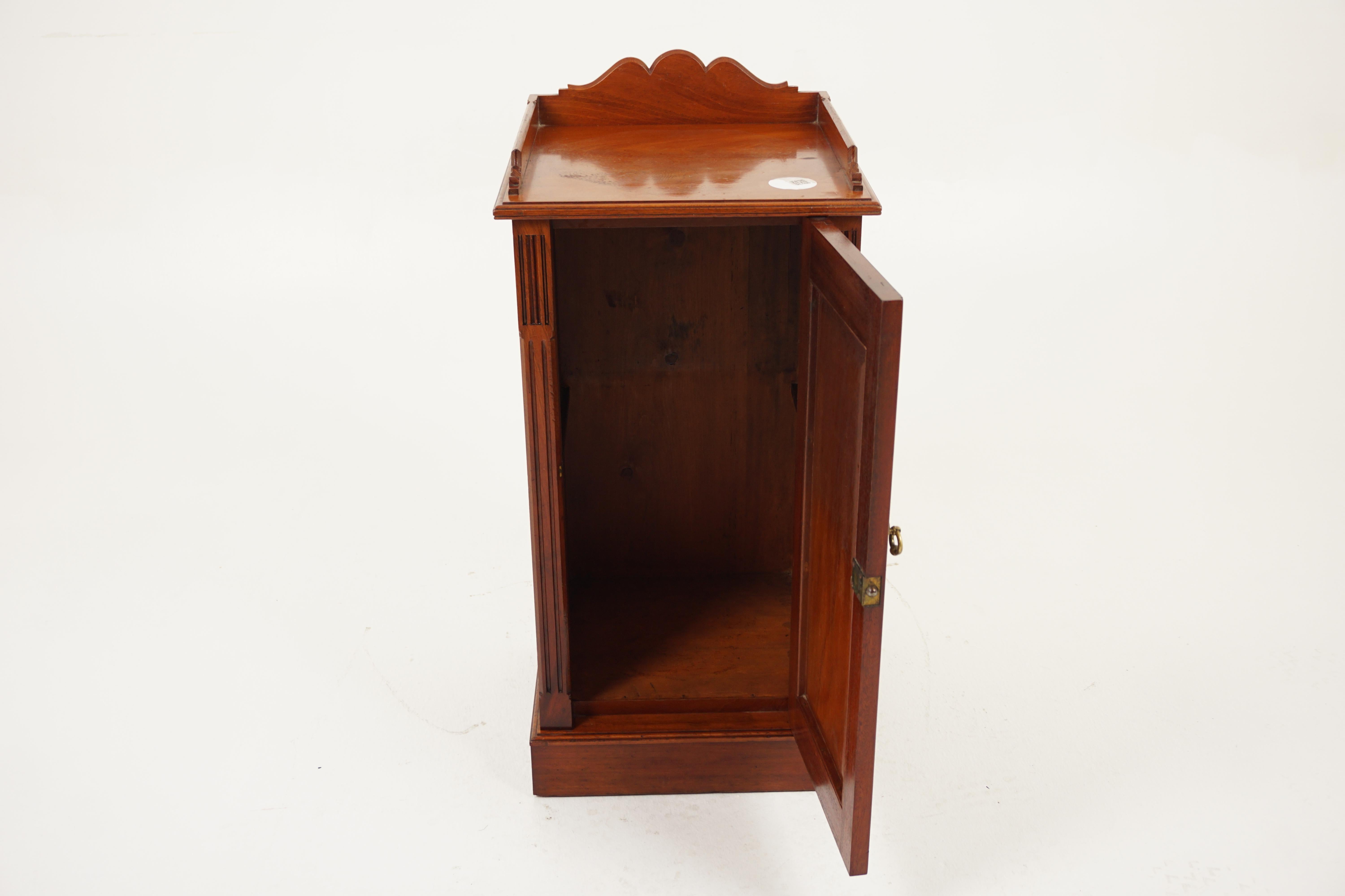 Late 19th Century Antique Walnut Nightstand, Victorian Bedside & Lamp Table, Scotland 1880, H091 For Sale