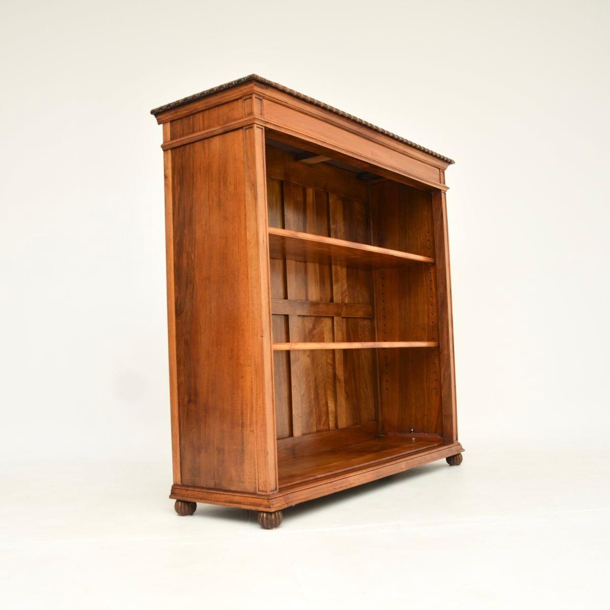 Antique Walnut Open Bookcase In Good Condition For Sale In London, GB