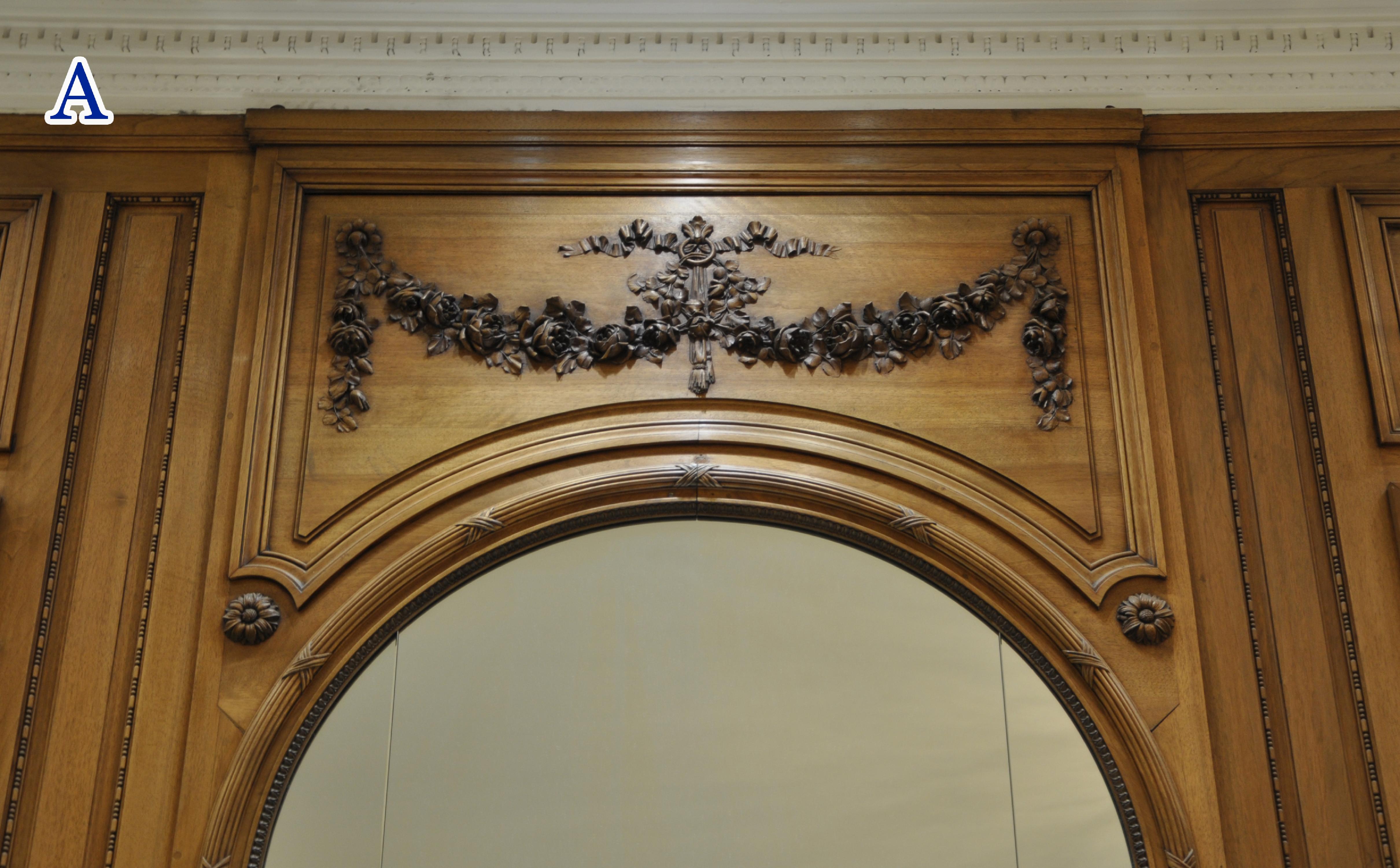 Antique Walnut Paneled Room Louis XVI Style In Good Condition For Sale In SAINT-OUEN-SUR-SEINE, FR