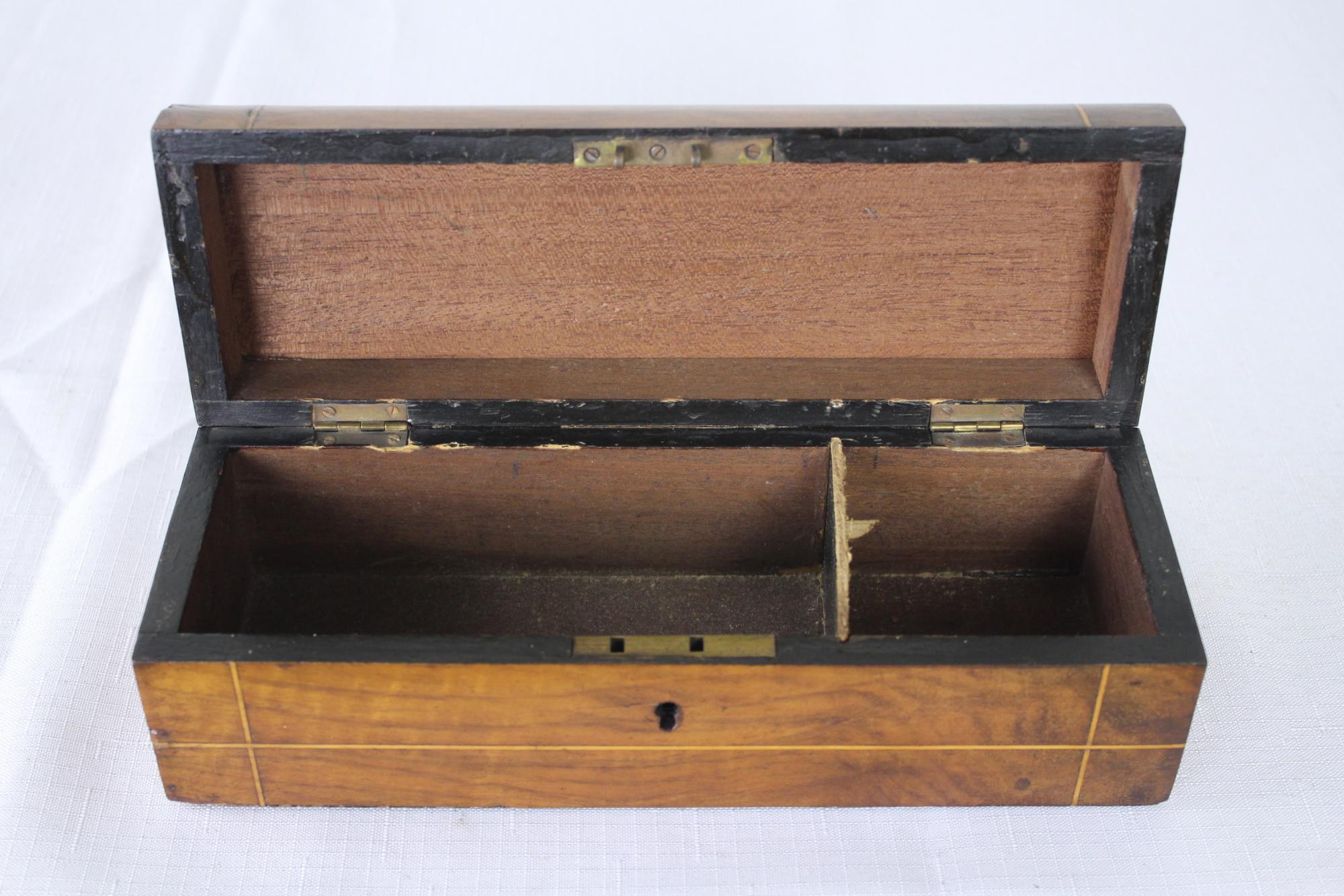 Antique Walnut Pencil Box with Satinwood String Inlay In Good Condition In Port Chester, NY