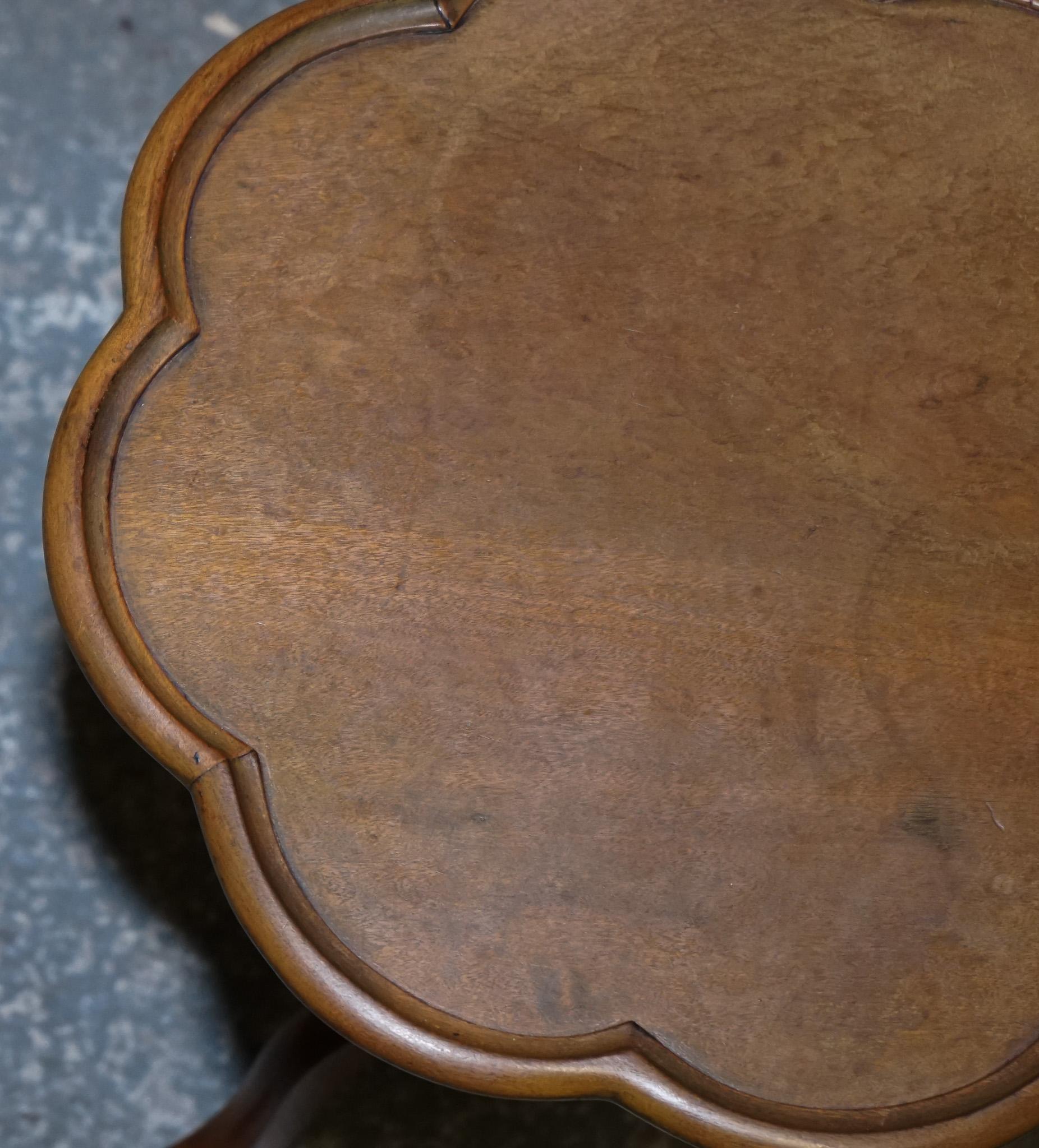 ANTIQUE WALNUT PIE CRUST WINE LAMP END SIDE OCCASIONAL TABLE WITH LOTS OF PATiNA For Sale 5