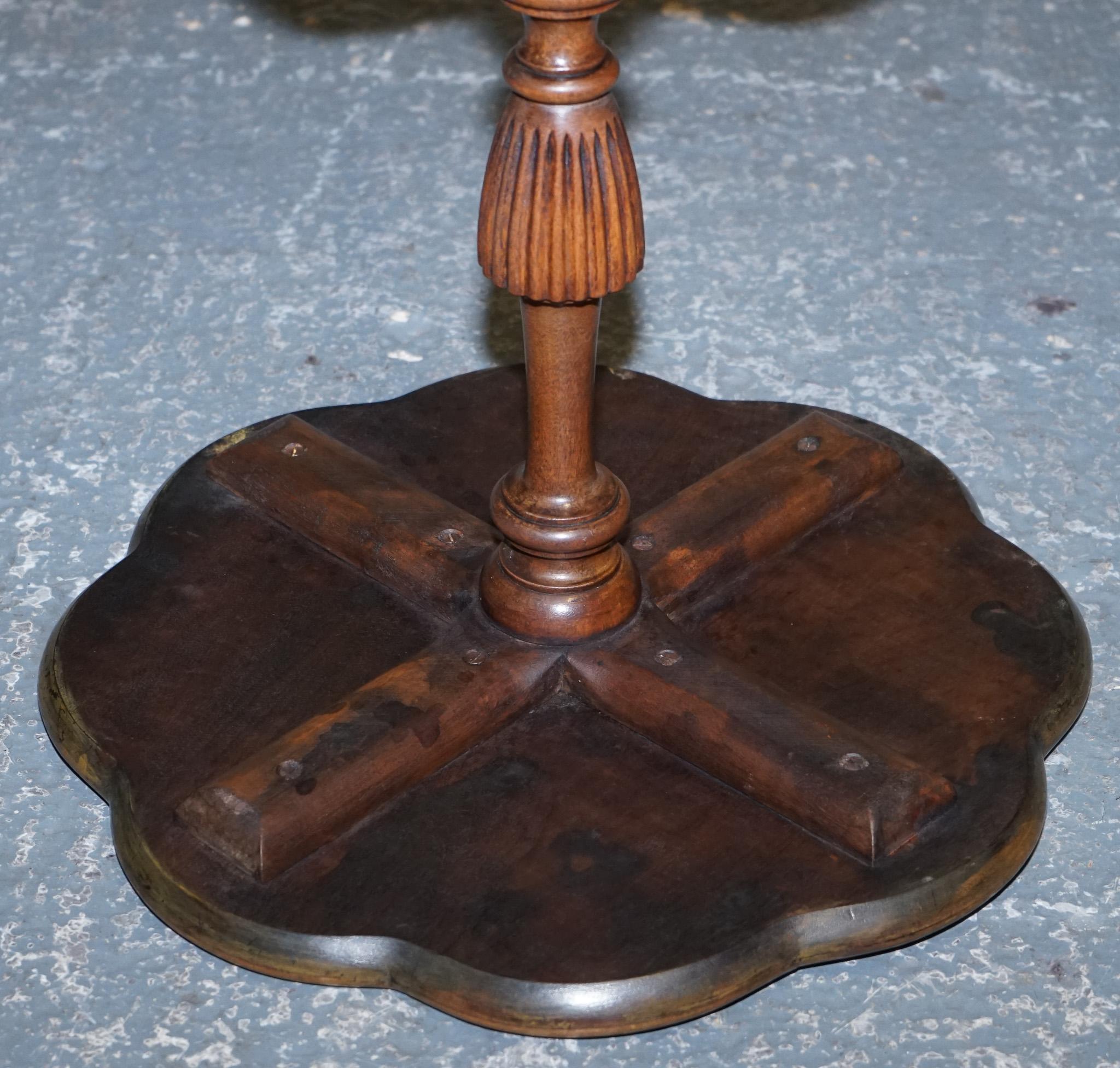 ANTIQUE WALNUT PIE CRUST WINE LAMP END SIDE OCCASIONAL TABLE WITH LOTS OF PATiNA For Sale 2