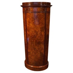 Antiker Postkasten-Getränkeschrank aus Nussbaumholz