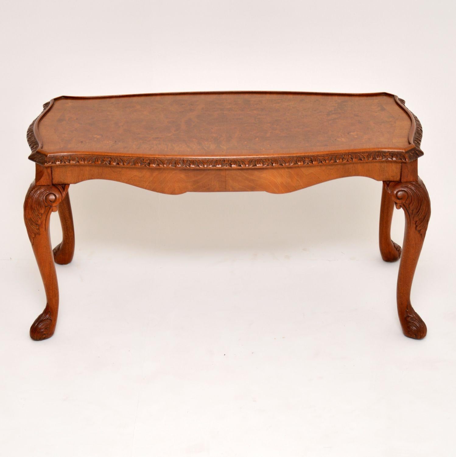 Antique walnut Queen Anne style coffee table in excellent original condition, having just been polished. The shaped top is burr walnut with a figured walnut cross banding and it has a carved edge. It has a figured walnut frieze and chamfered