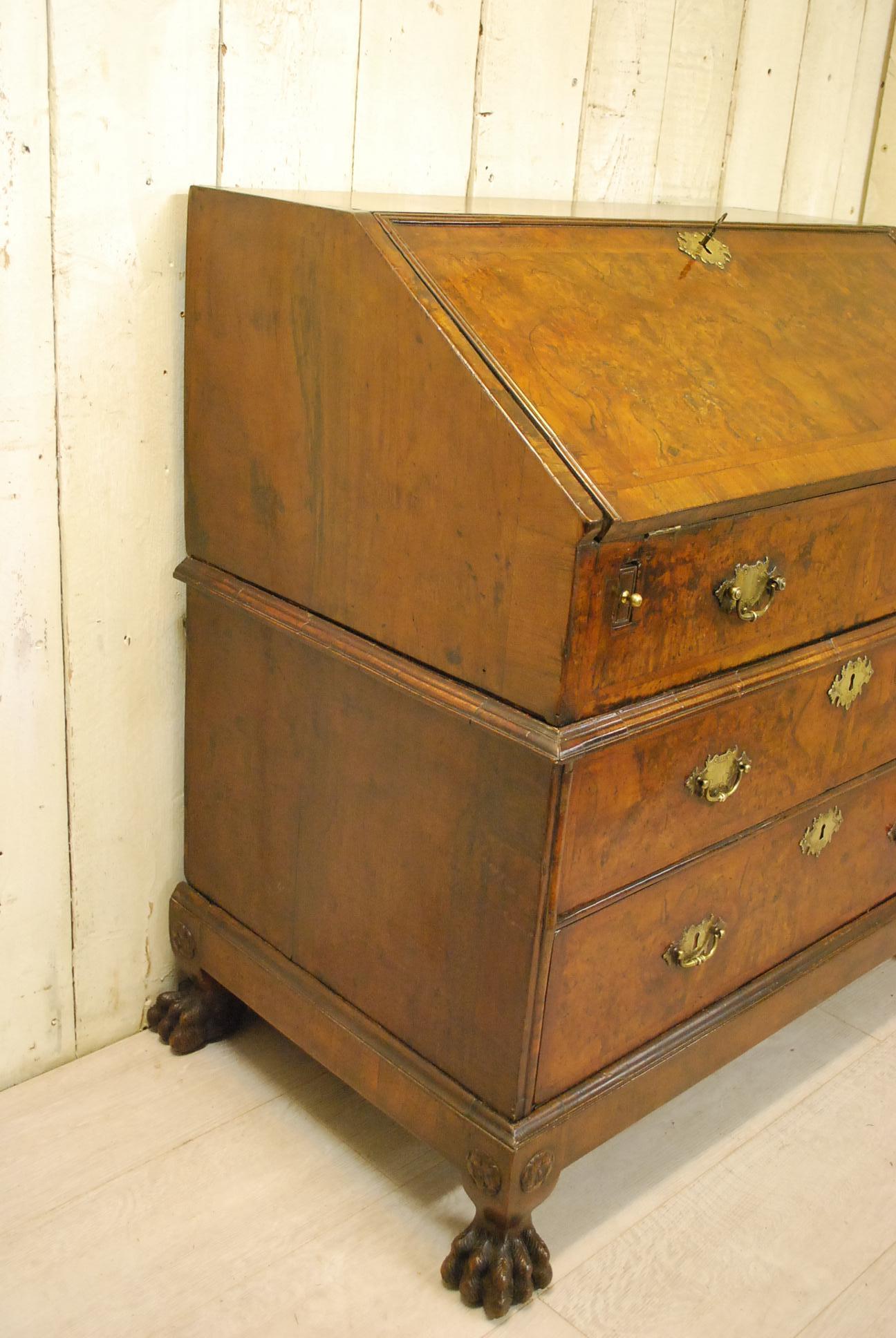 Antique Walnut Queen Anne Period Writing Bureau In Good Condition For Sale In Cheltenham, GB