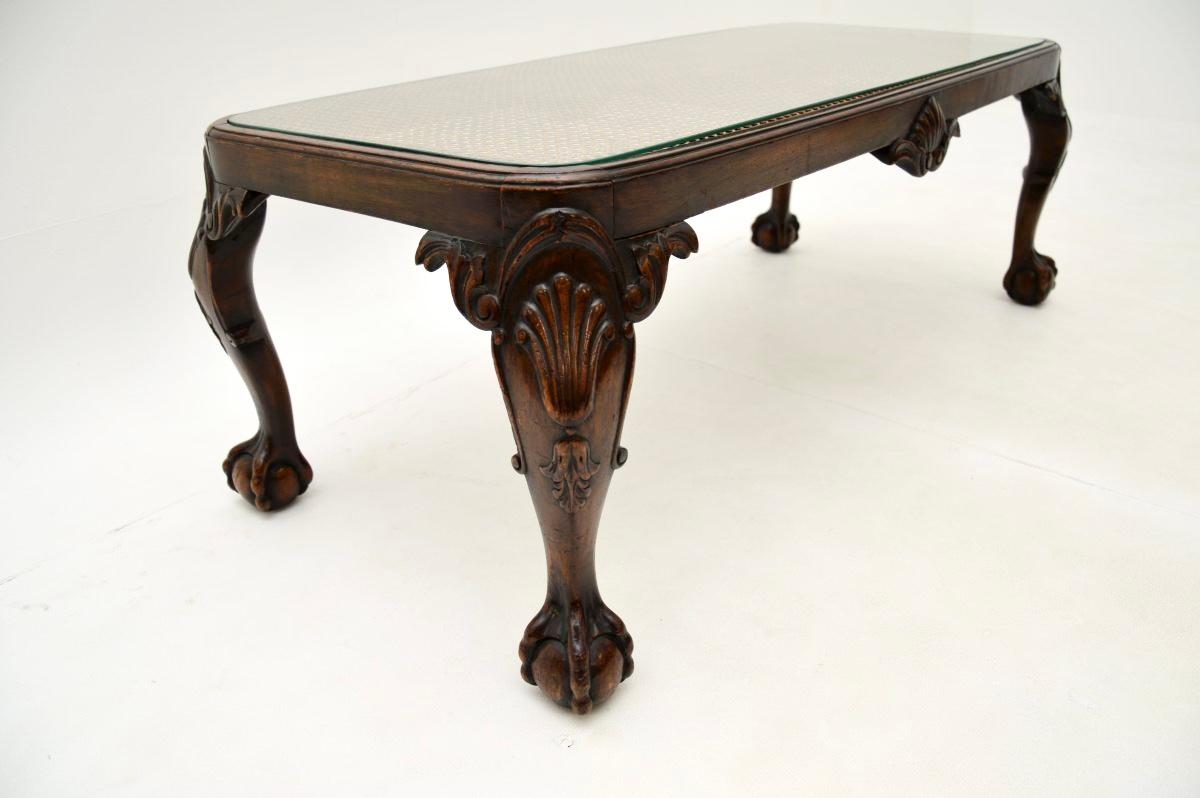 Canne Table basse ancienne en noyer de style Queen Anne en vente