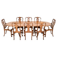 Table de salle à manger et huit chaises anciennes en noyer de style Queen Anne