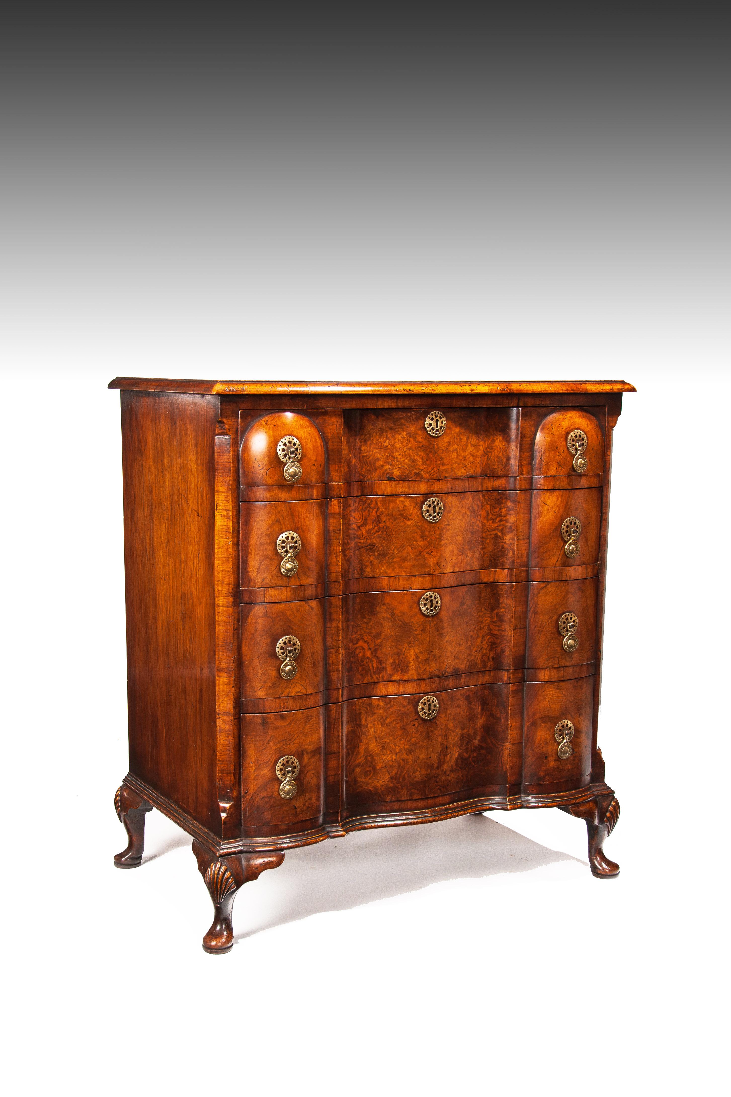 Antique Walnut Queen Anne Style Shaped Front Chest of Drawers In Good Condition In Benington, Herts