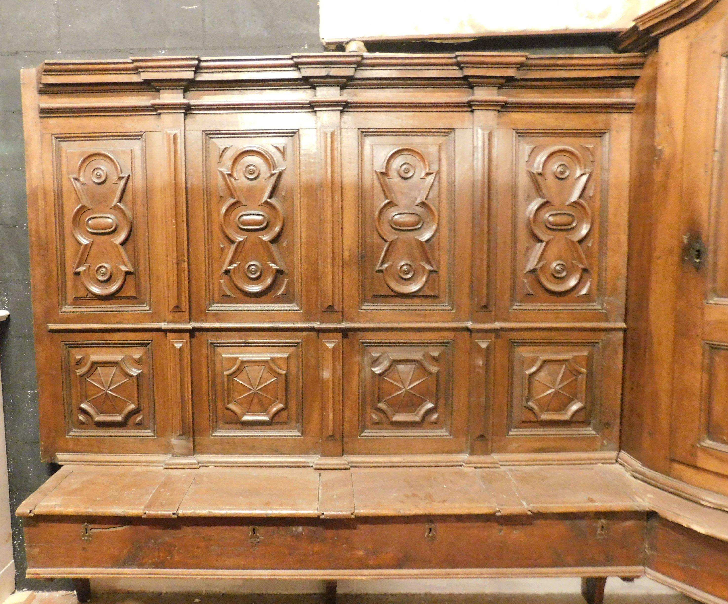 Antique walnut Sacristy choir, seats & corner cupboards, opening seats, '500 Italy In Good Condition For Sale In Cuneo, Italy (CN)