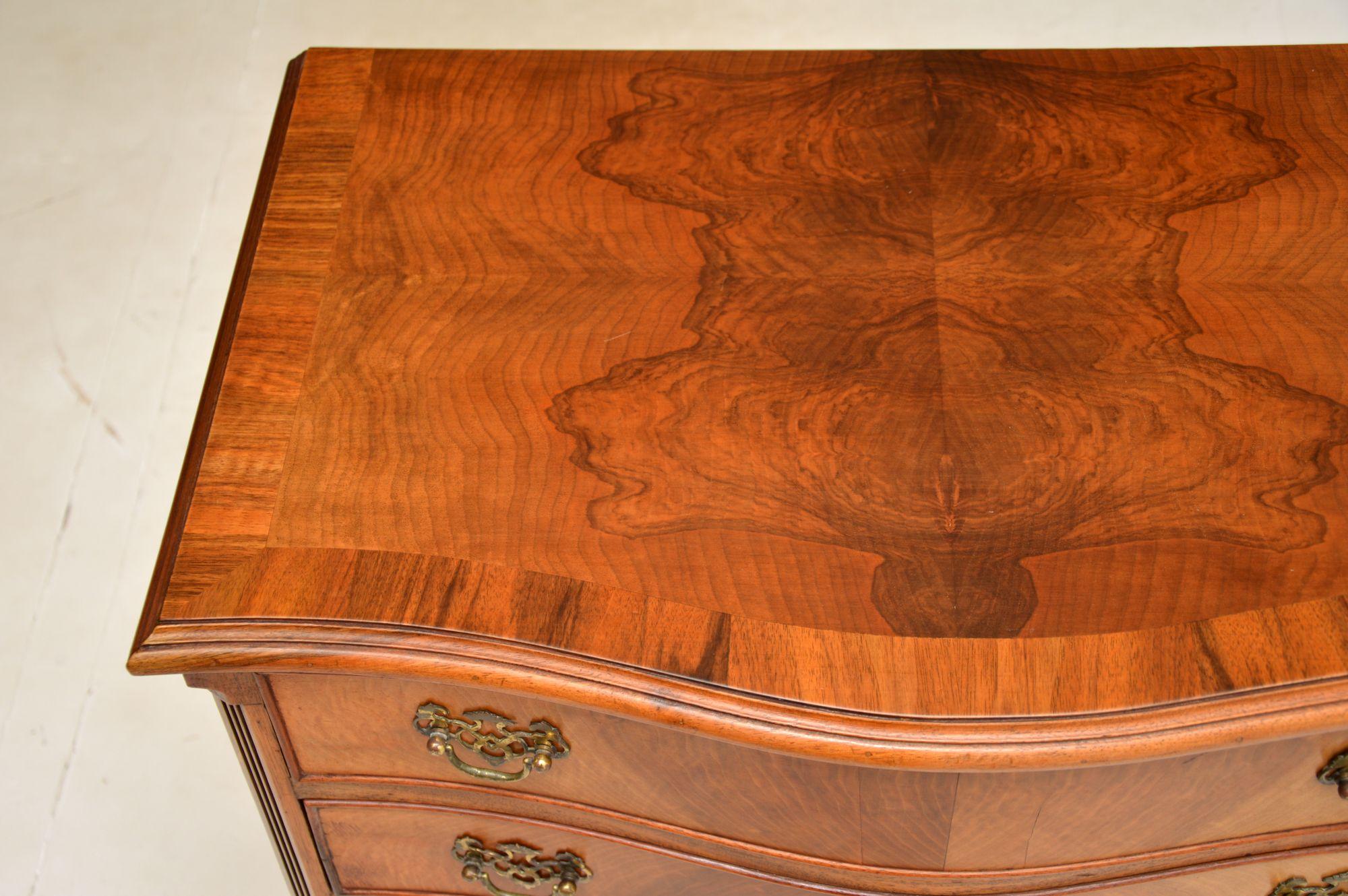 Antique Walnut Serpentine Chest of Drawers For Sale 1