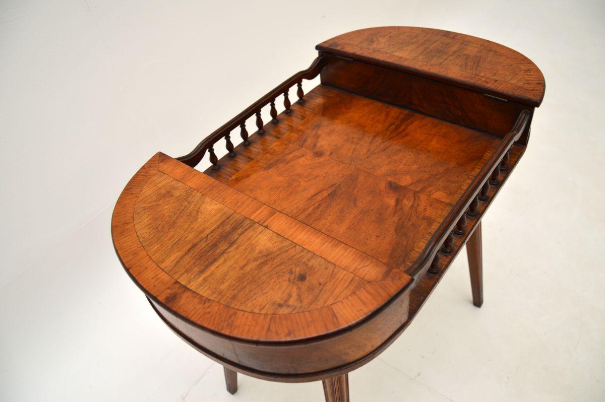 Mesa auxiliar / de bebidas de nogal antiguo Nogal en venta