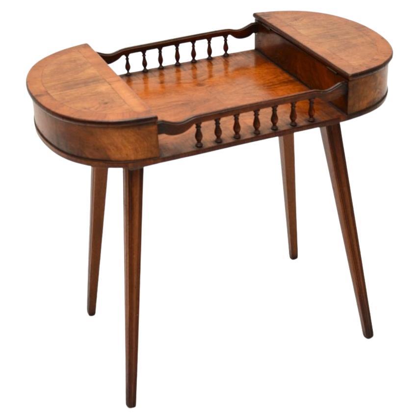 Mesa auxiliar / de bebidas de nogal antiguo en venta