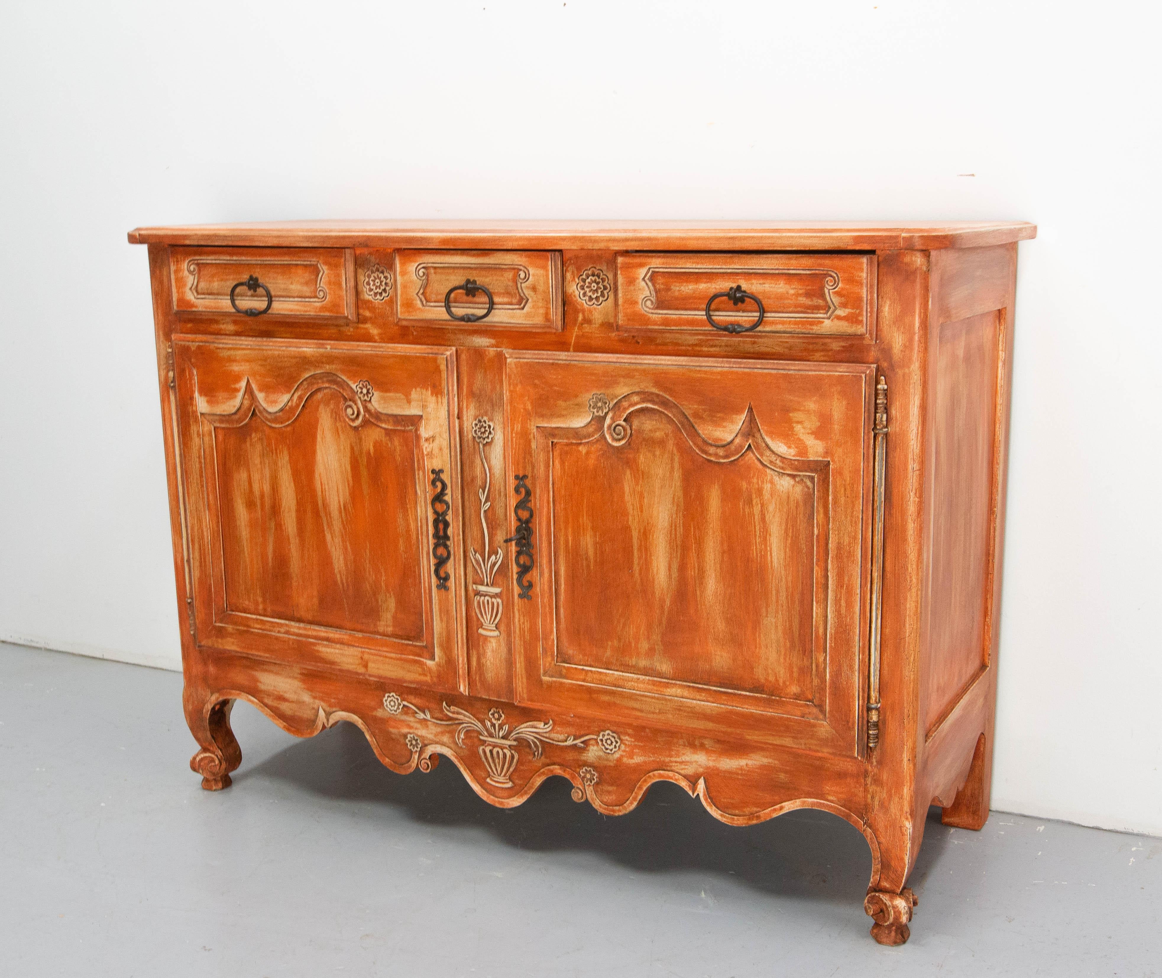 Antike Nussbaum Anrichte Terrakotta Farbe Patina Louis XV Stil, 19. (Louis XV.) im Angebot
