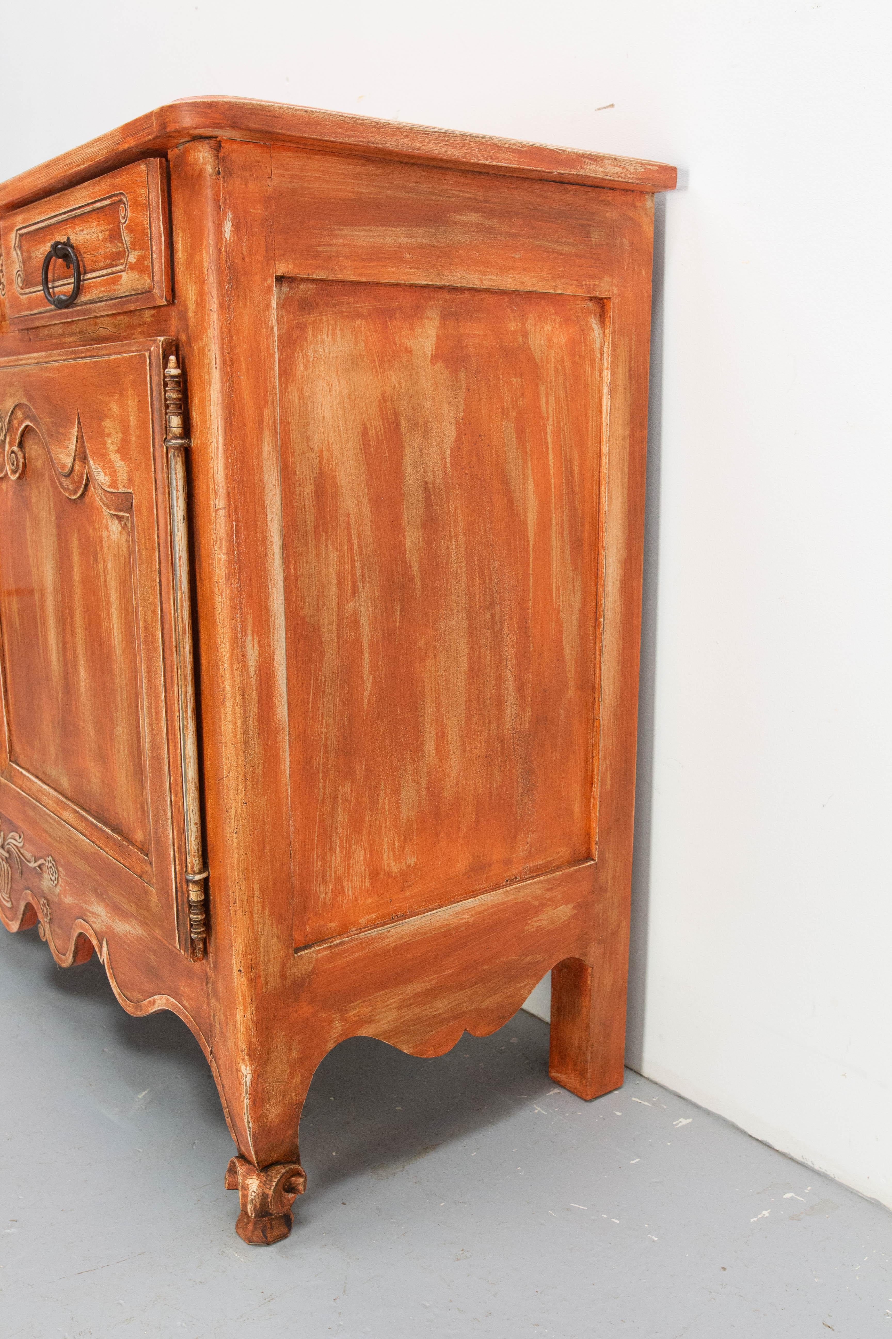 Antike Nussbaum Anrichte Terrakotta Farbe Patina Louis XV Stil, 19. (Französisch) im Angebot