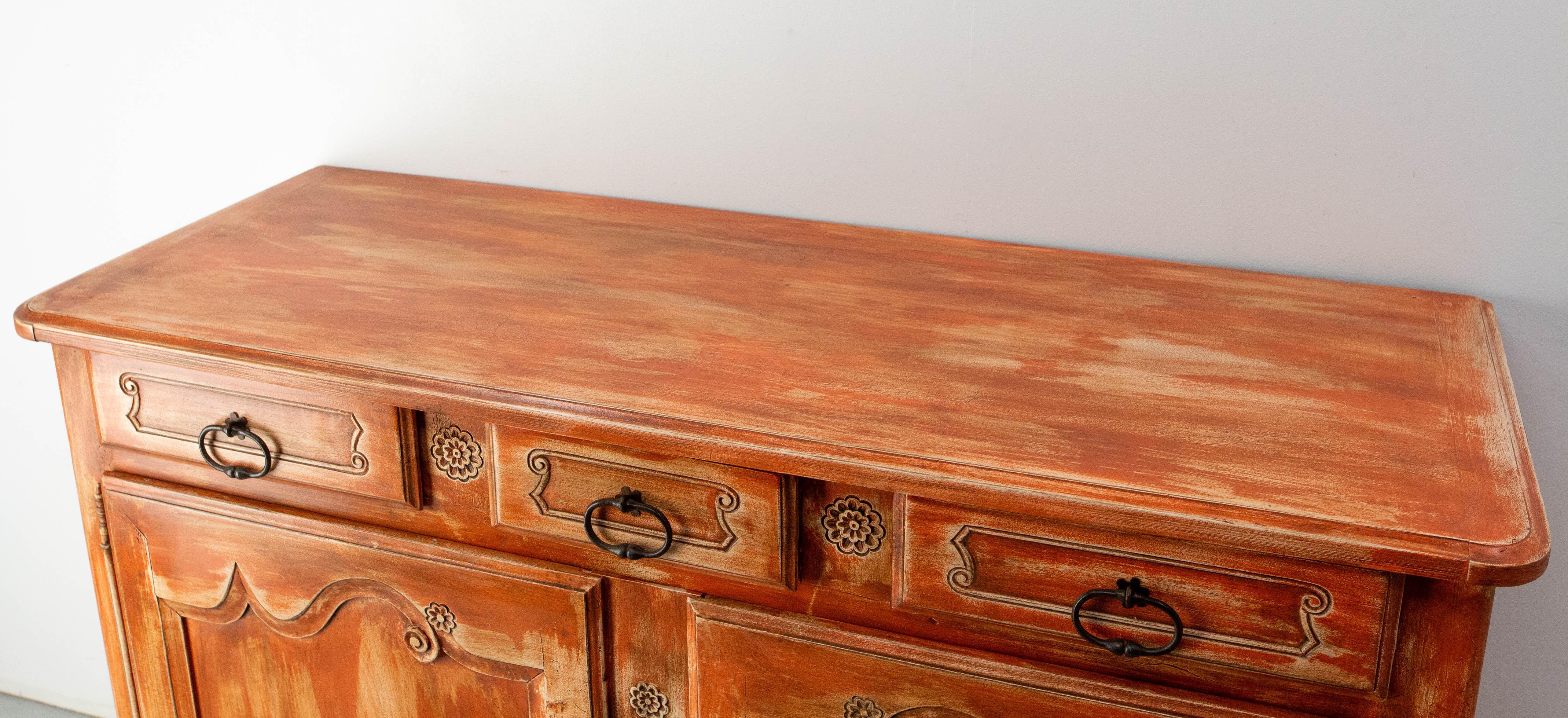 Antike Nussbaum Anrichte Terrakotta Farbe Patina Louis XV Stil, 19. (19. Jahrhundert) im Angebot