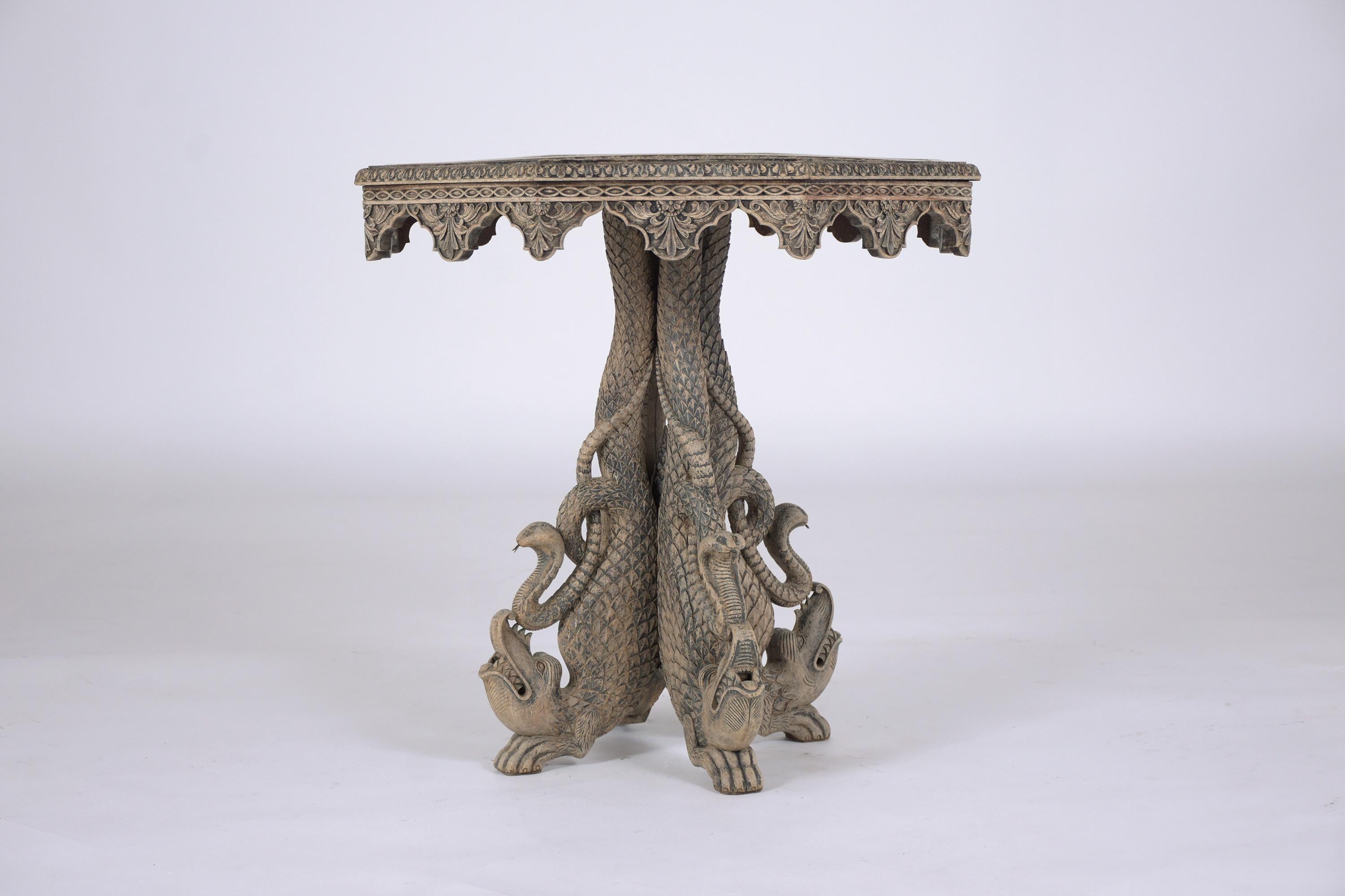 1900s Baroque Walnut Side Table: Antique Craftsmanship for Elegant Living Spaces For Sale 5