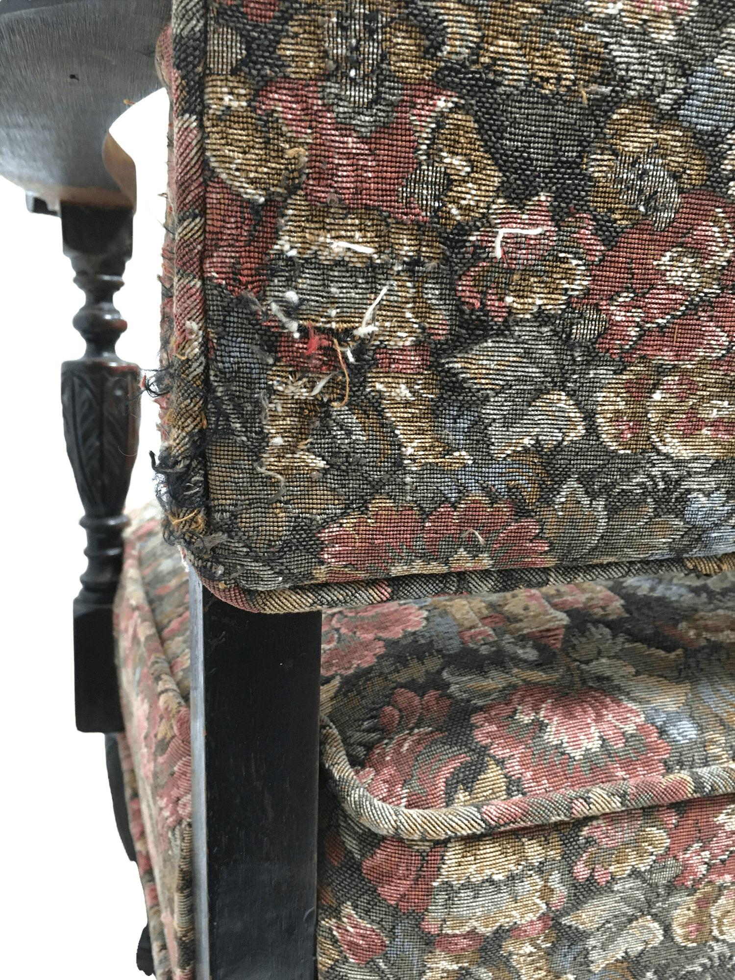 Fauteuil trône ancien en noyer avec tapisserie française et bois sculpté, XIXe siècle en vente 6