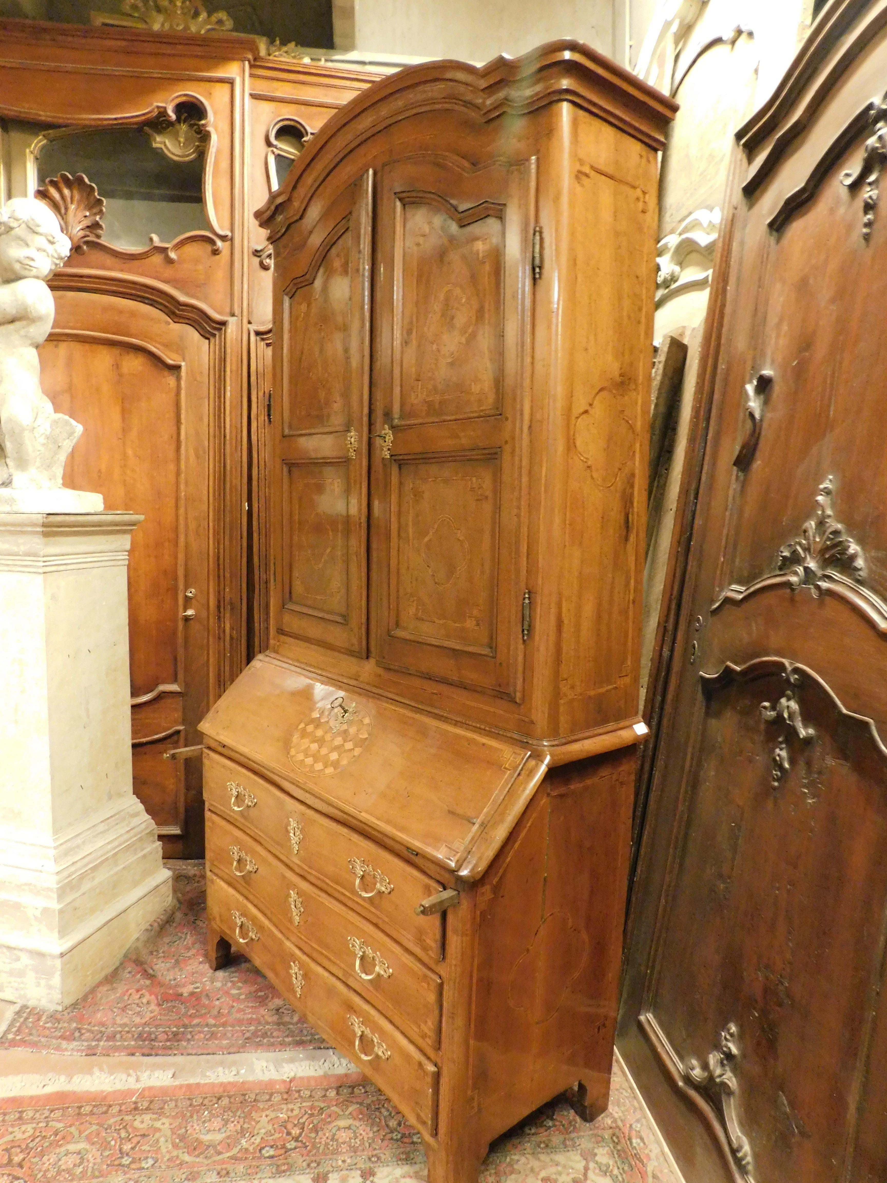 Antikes Trumeau aus Nussbaumholz, reich eingelegt, 2 Türen, Schubladen und Klappe, Italien im Angebot 1
