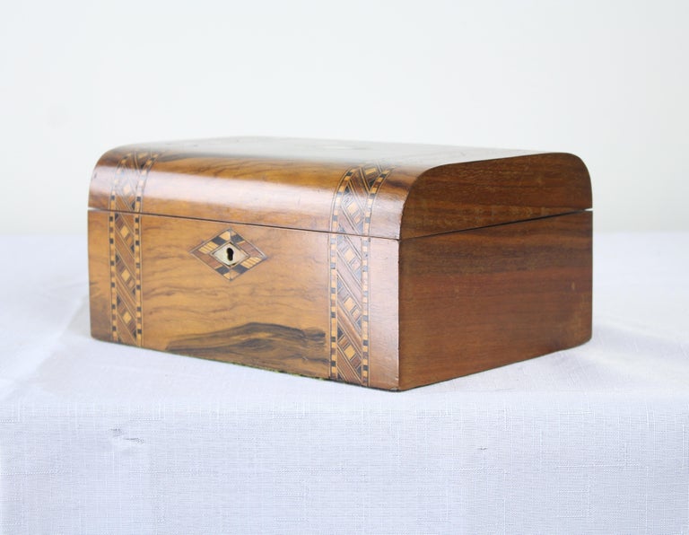 Antique Walnut Tumbridgeware Jewelry Box In Good Condition For Sale In Port Chester, NY