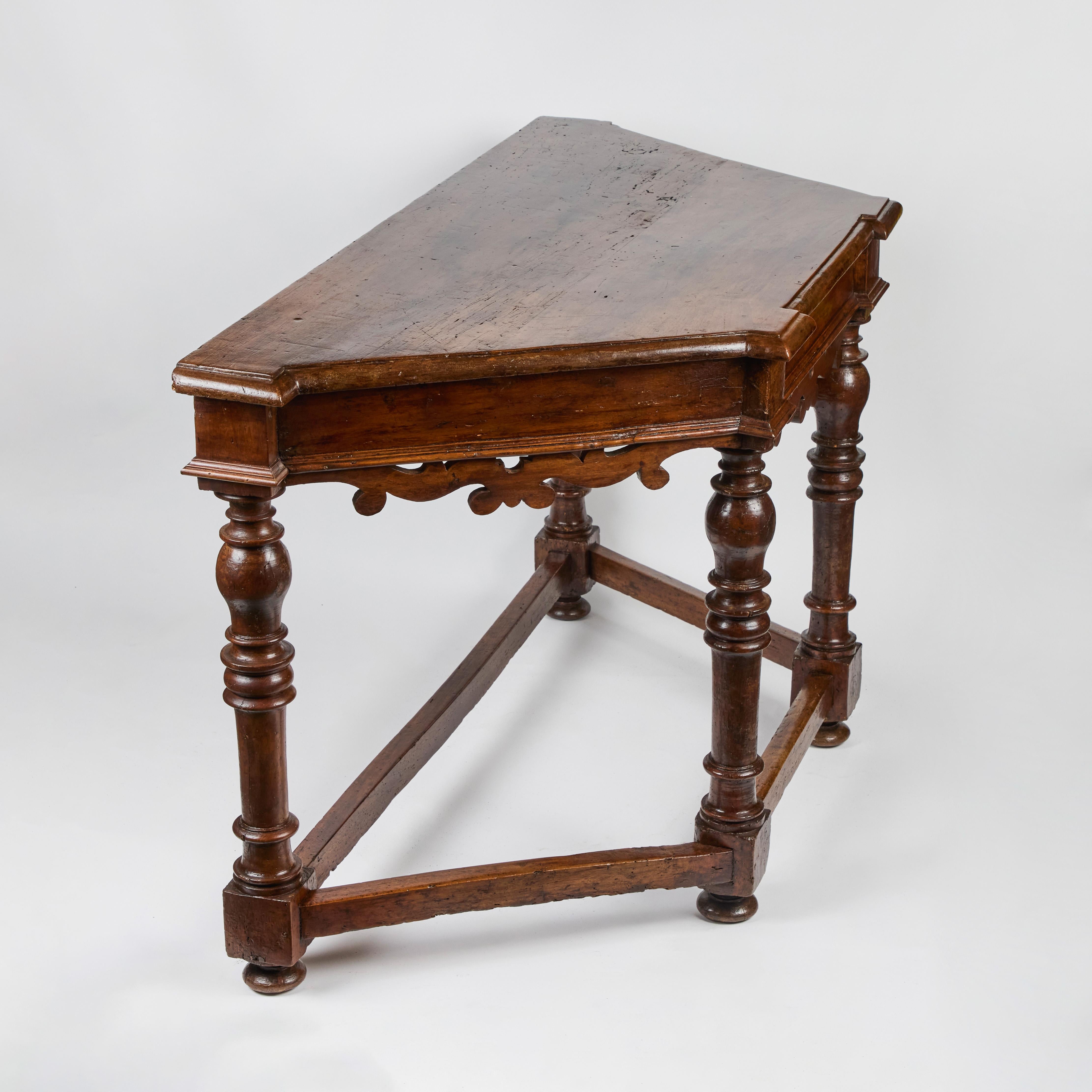 Console toscane en noyer ancien en vente 5