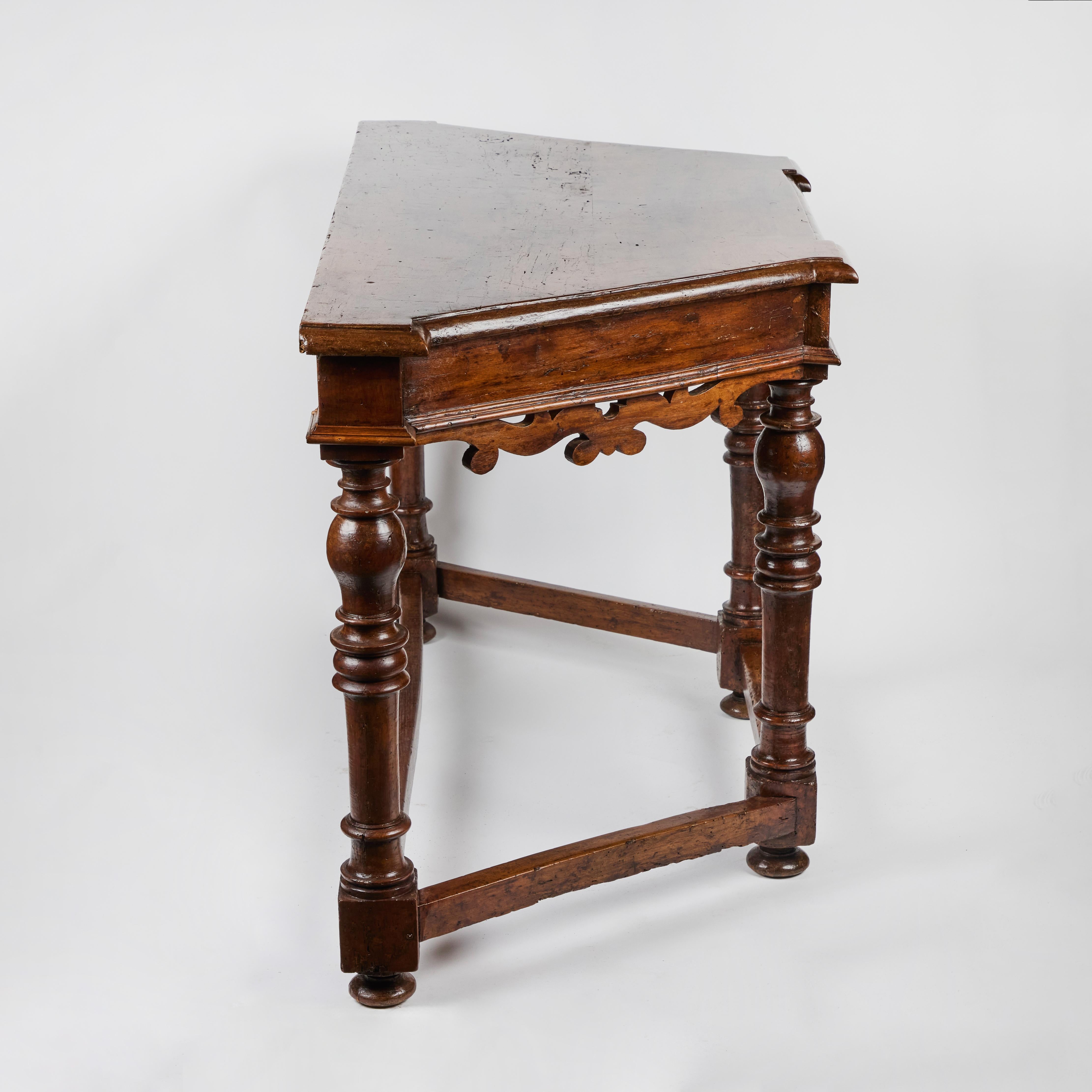 Console toscane en noyer ancien en vente 6