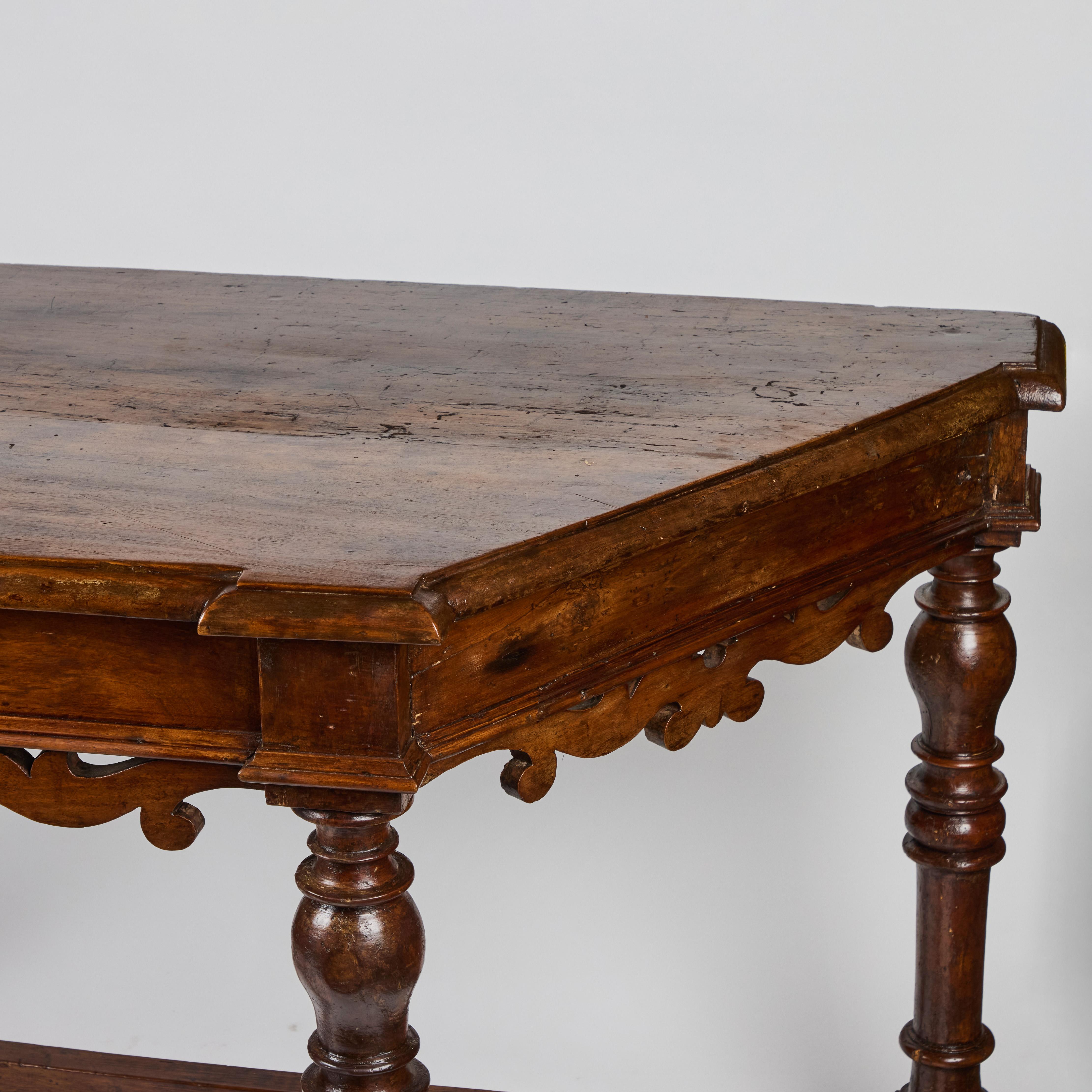 Noyer Console toscane en noyer ancien en vente
