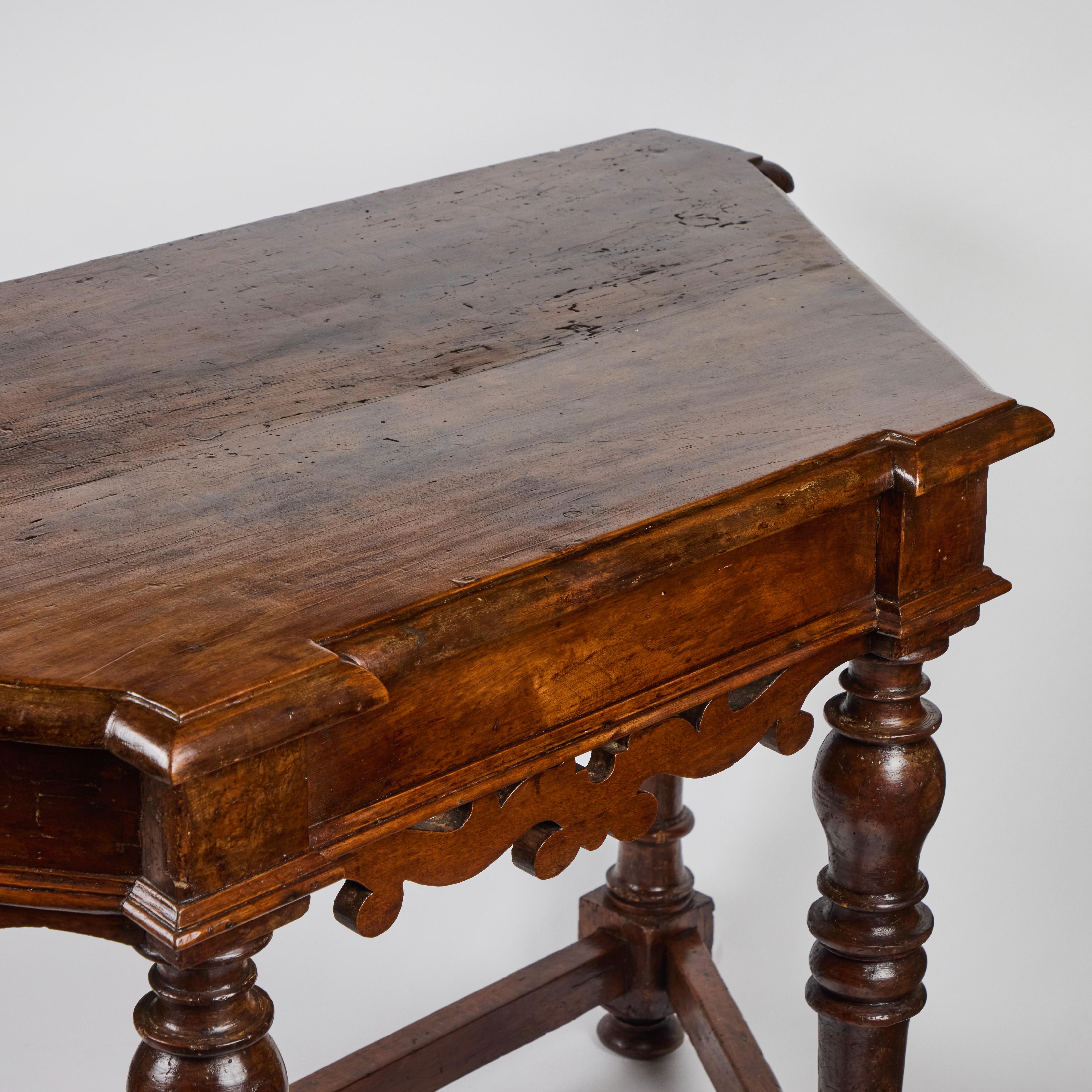Console toscane en noyer ancien en vente 1