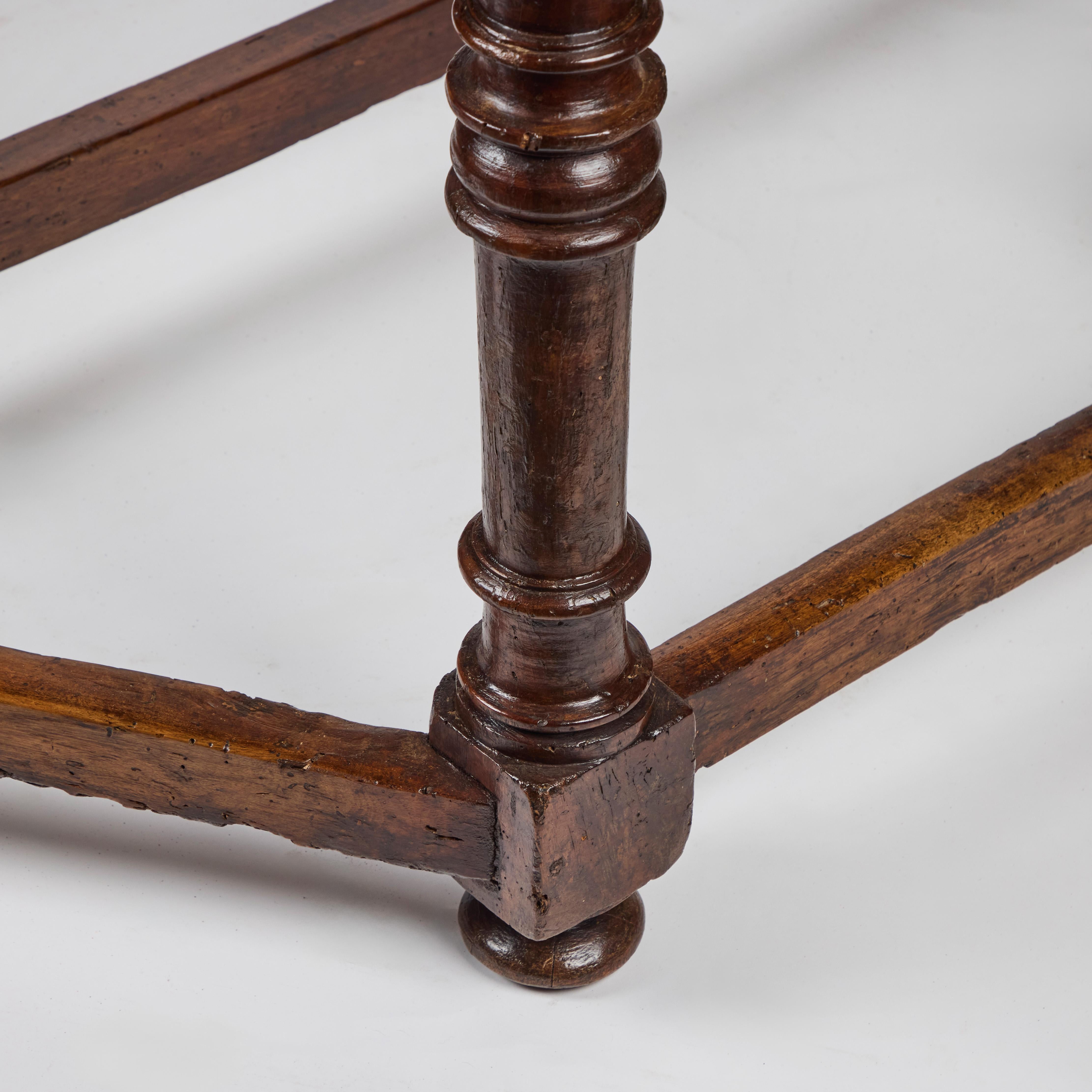 Console toscane en noyer ancien en vente 2