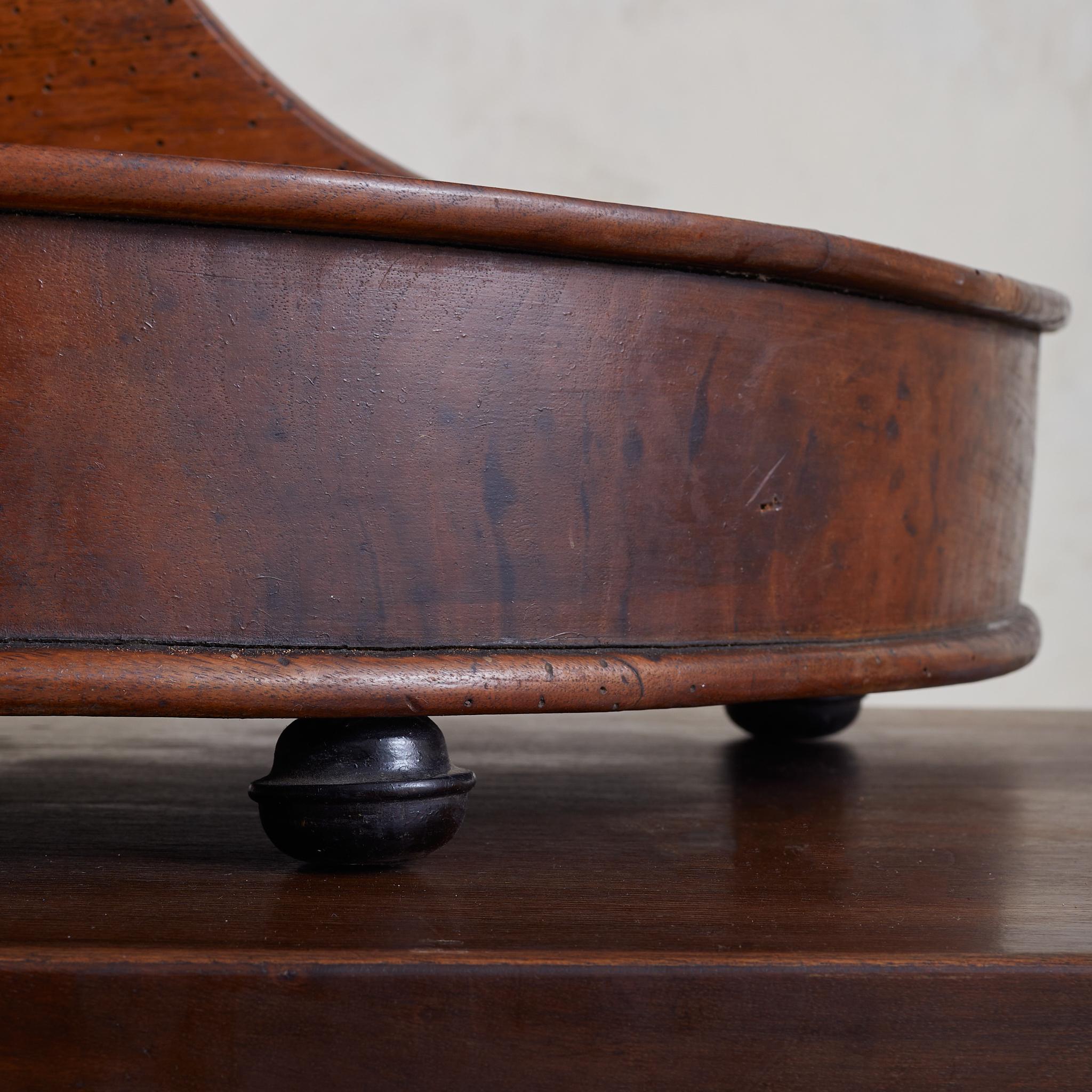 Antique Vanity Mirror en noyer, Italie 19ème siècle en vente 5