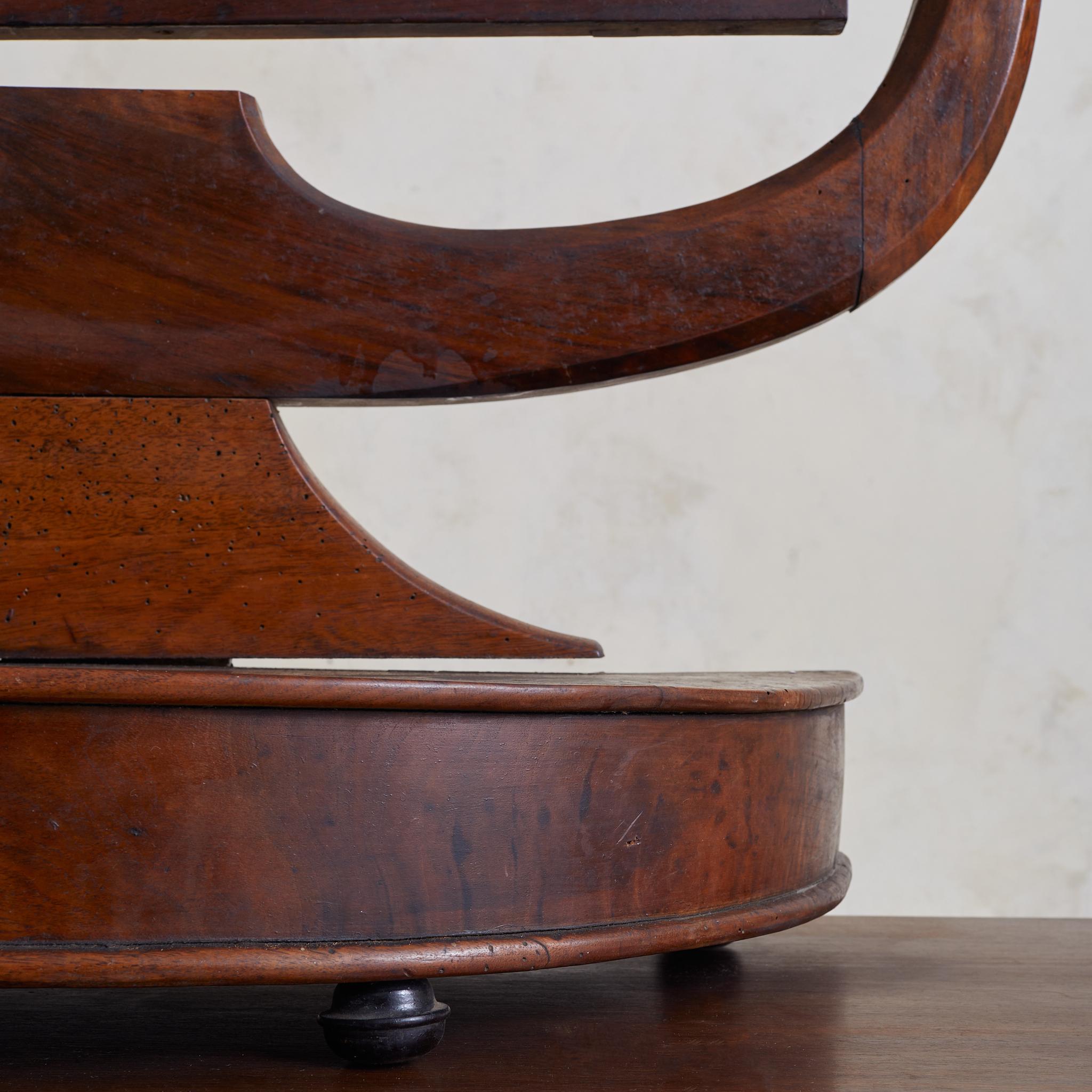 Antique Vanity Mirror en noyer, Italie 19ème siècle en vente 6