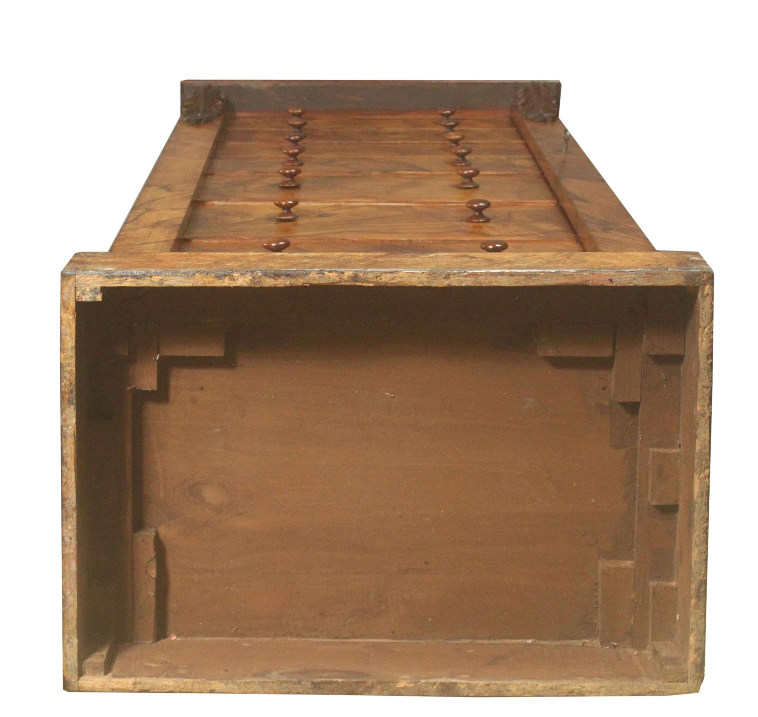 Cassapanca Wellington in noce antico in vendita 4