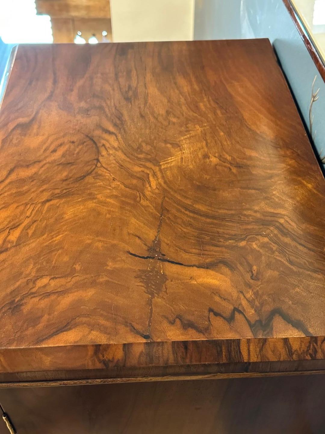 Britannique Commode ancienne en noyer Wellington avec secrétaire en vente