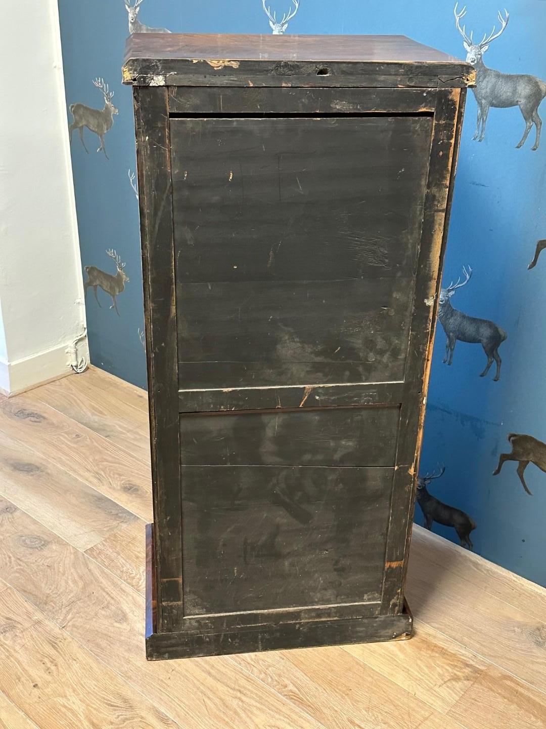 Noyer Commode ancienne en noyer Wellington avec secrétaire en vente