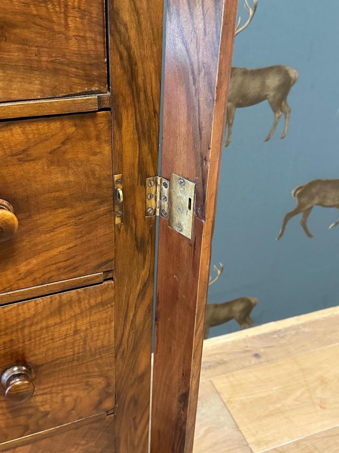 Commode ancienne en noyer Wellington avec secrétaire en vente 2