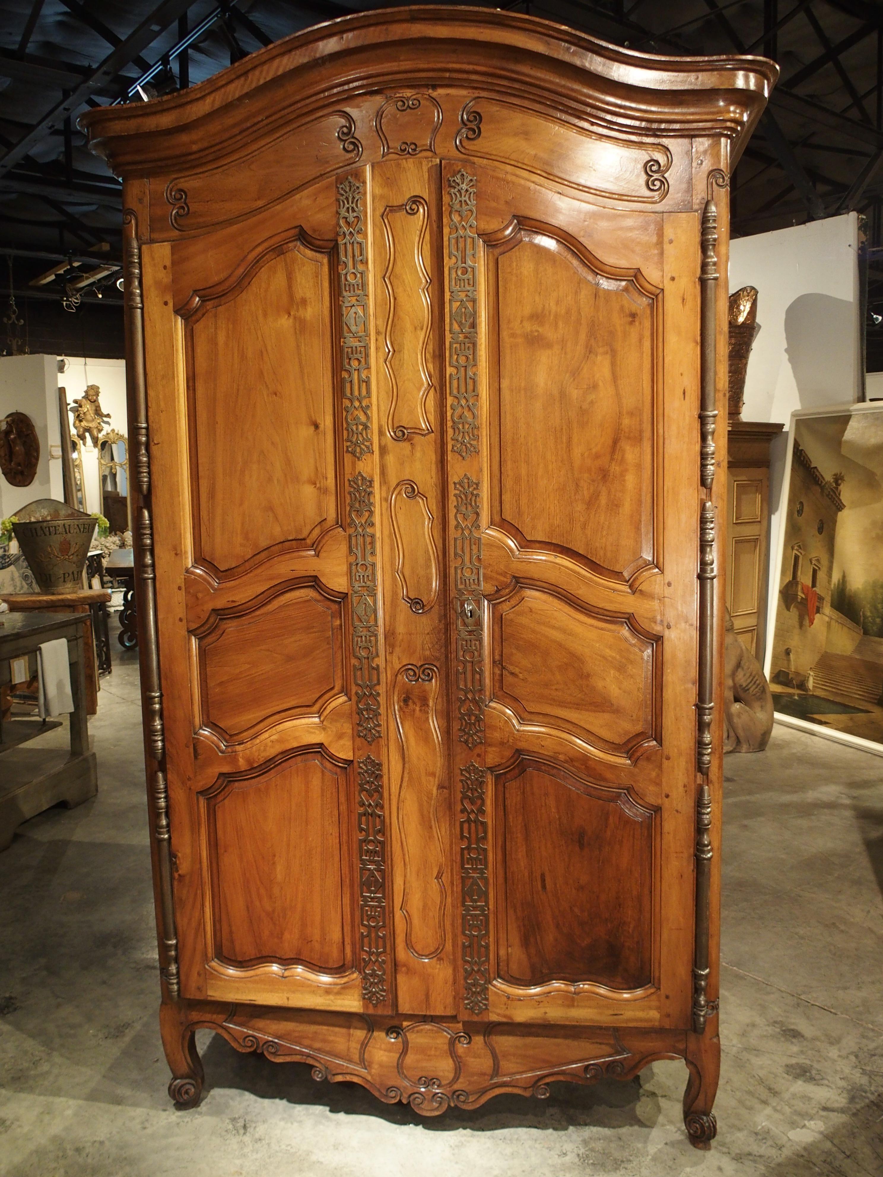 Antique Walnut Wood Armoire from Fourques, France, Circa 1820 In Good Condition For Sale In Dallas, TX