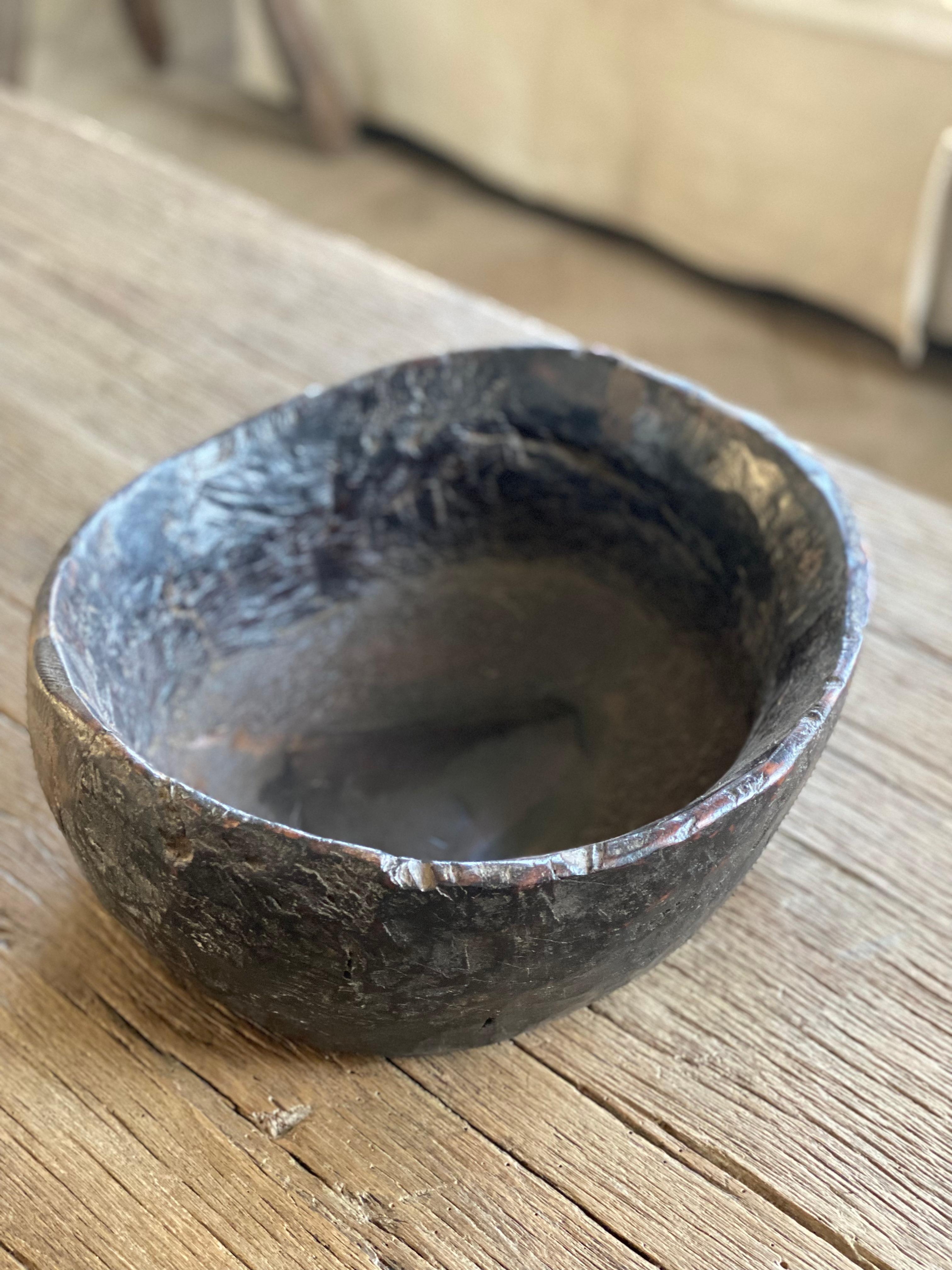 Antique Walnut Wooden Bowl In Good Condition For Sale In Nijlen, BE
