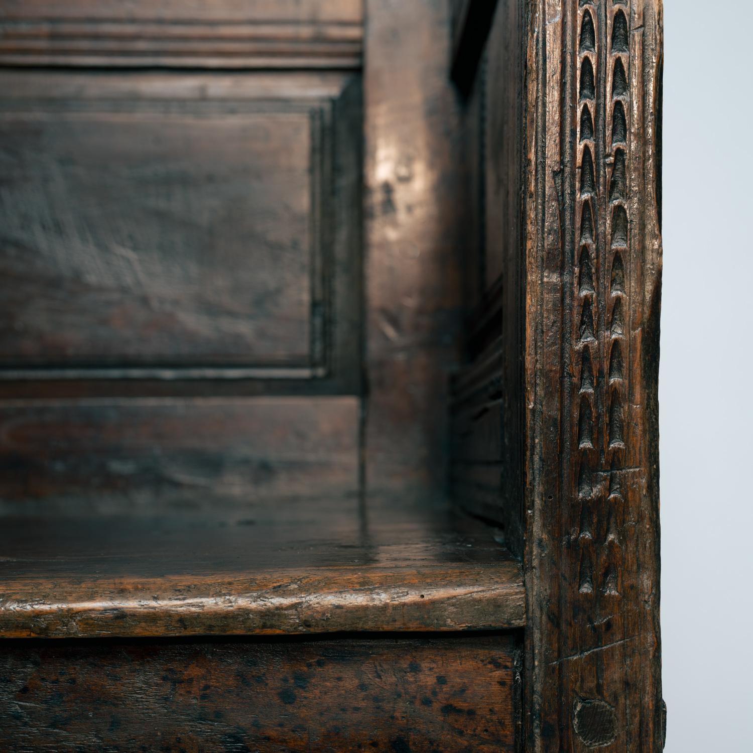 Antike spanische Siesta-Bank aus Nussbaumholz, Spanien Mitte 1700 im Angebot 2